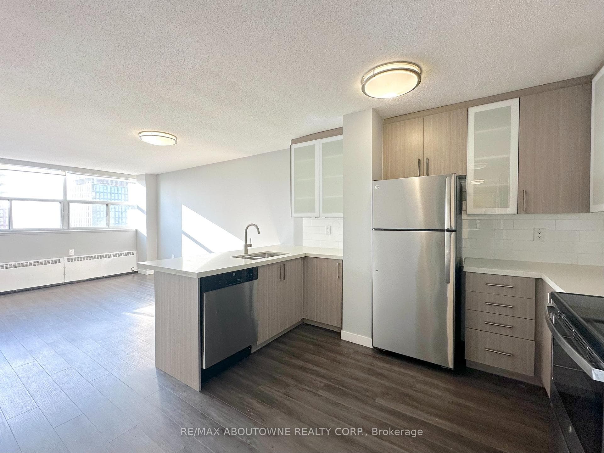 255 Main Street 211, Toronto, ON M4C 4X2, Toronto E02 — photo 1