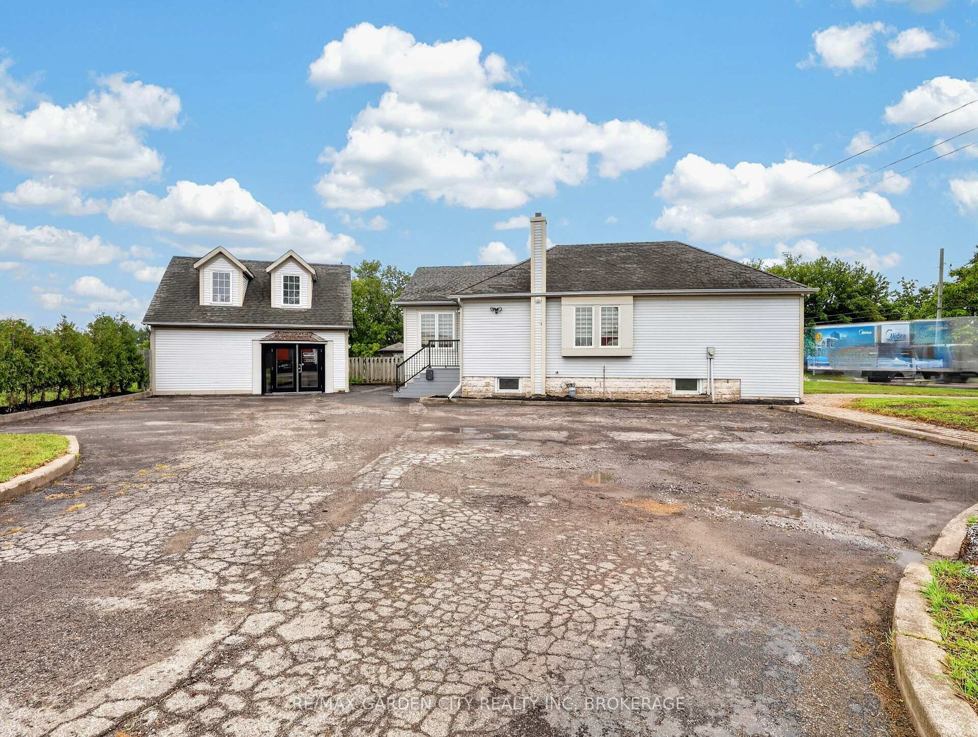 141 Eastchester Avenue, St. Catharines, ON L2P 2Z5, St. Catharines — photo 1