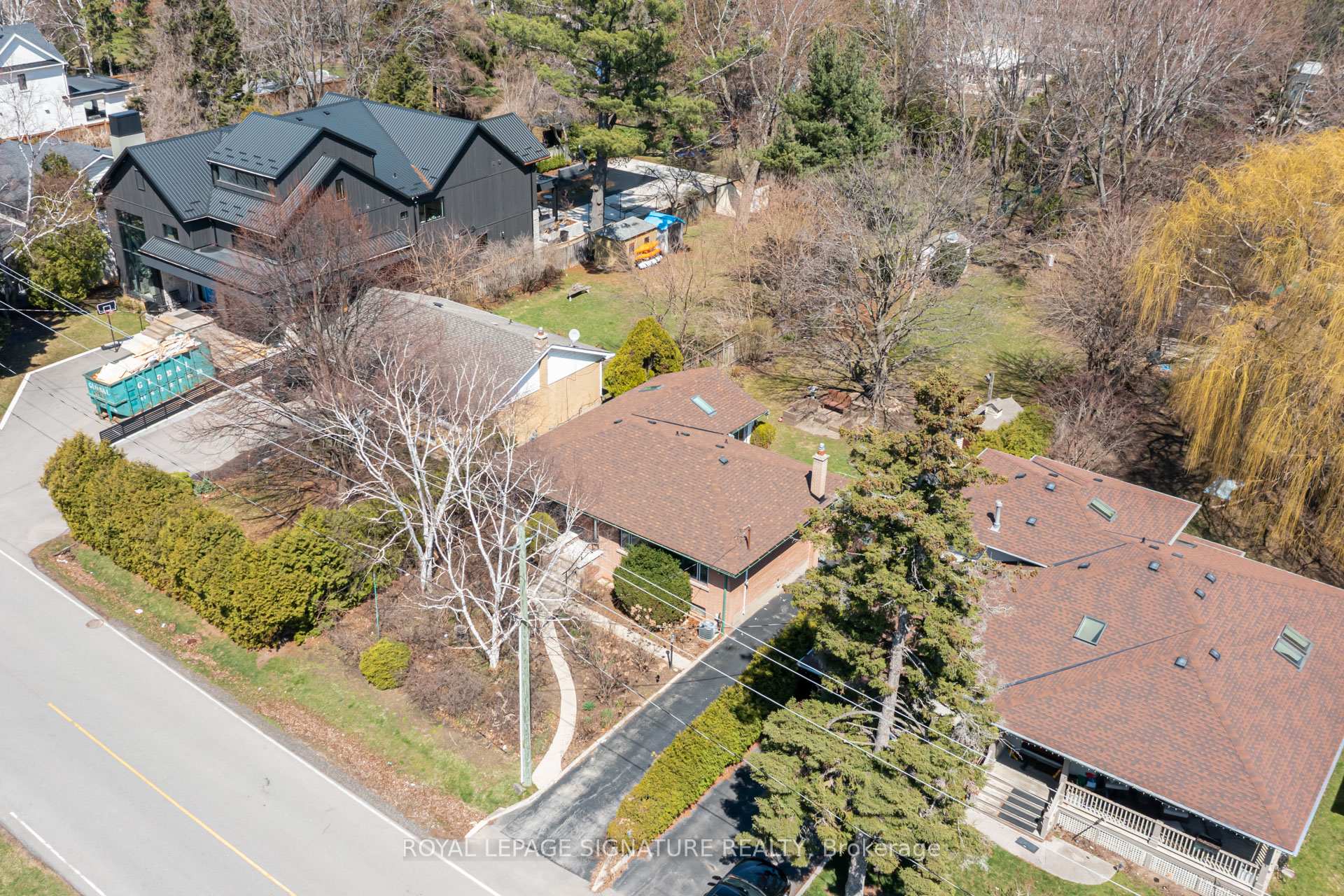 411 Maplehurst Avenue, Oakville, ON L6L 4Y3, Oakville — photo 1