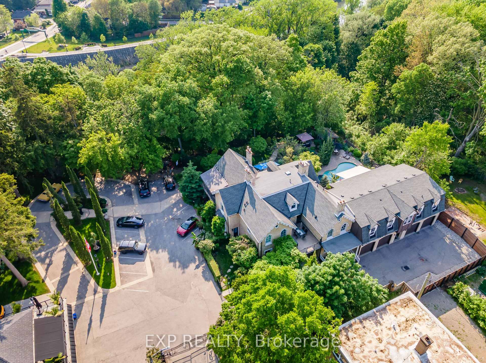 80 Barton Street 3, London East, ON N6A 1N2, London East — photo 1