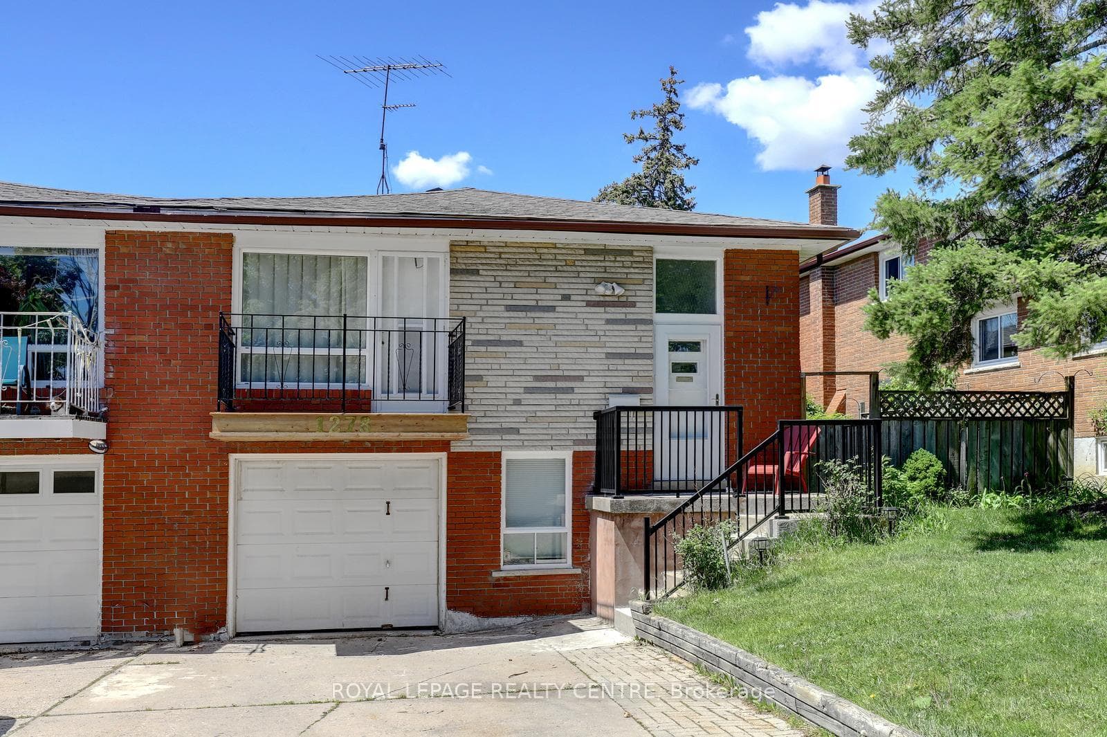 1278 Shamir Crescent, Mississauga, ON L5C 1L1