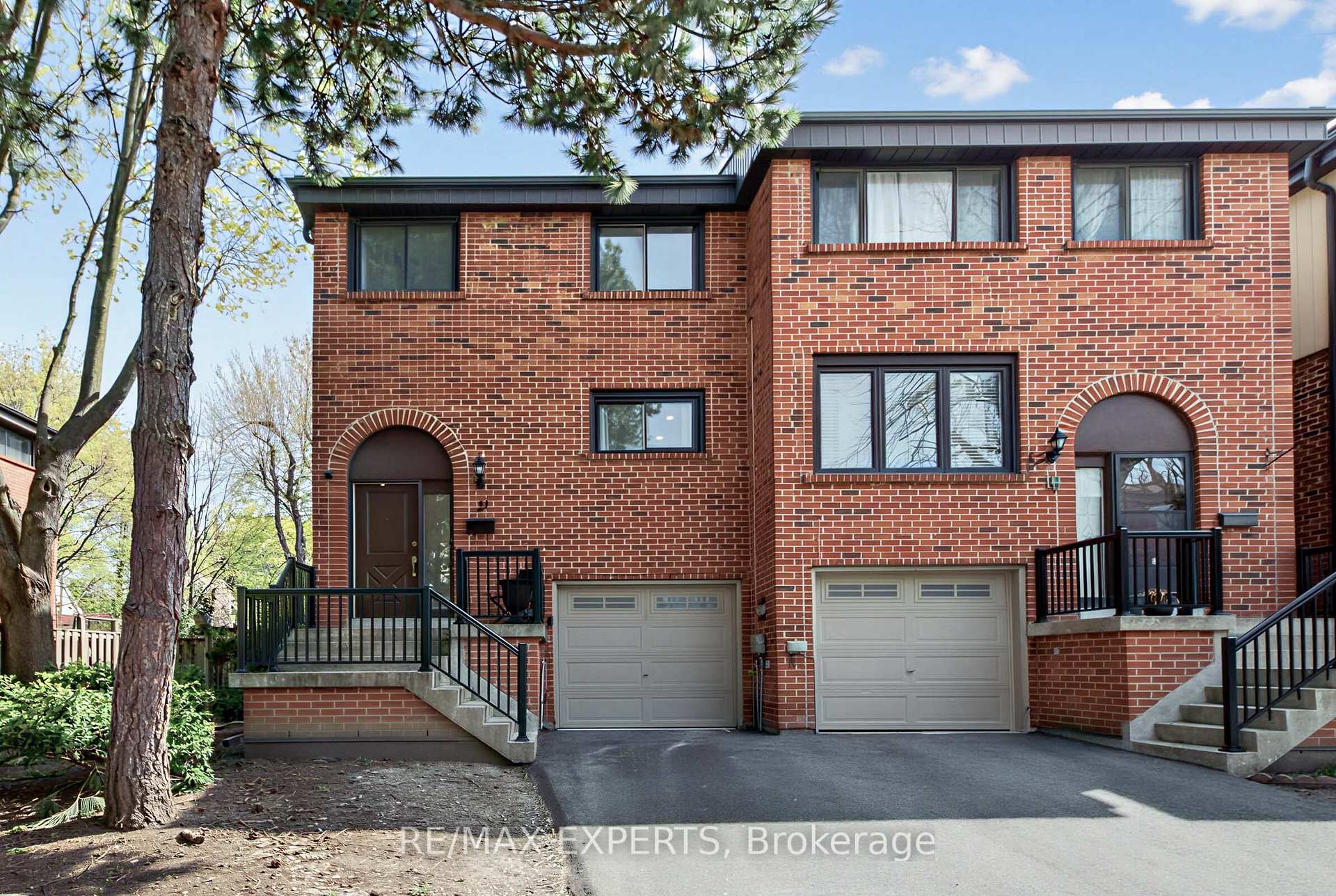 21 Maple Branch Path, Toronto, ON M9P 3T4, Toronto W09 — photo 1