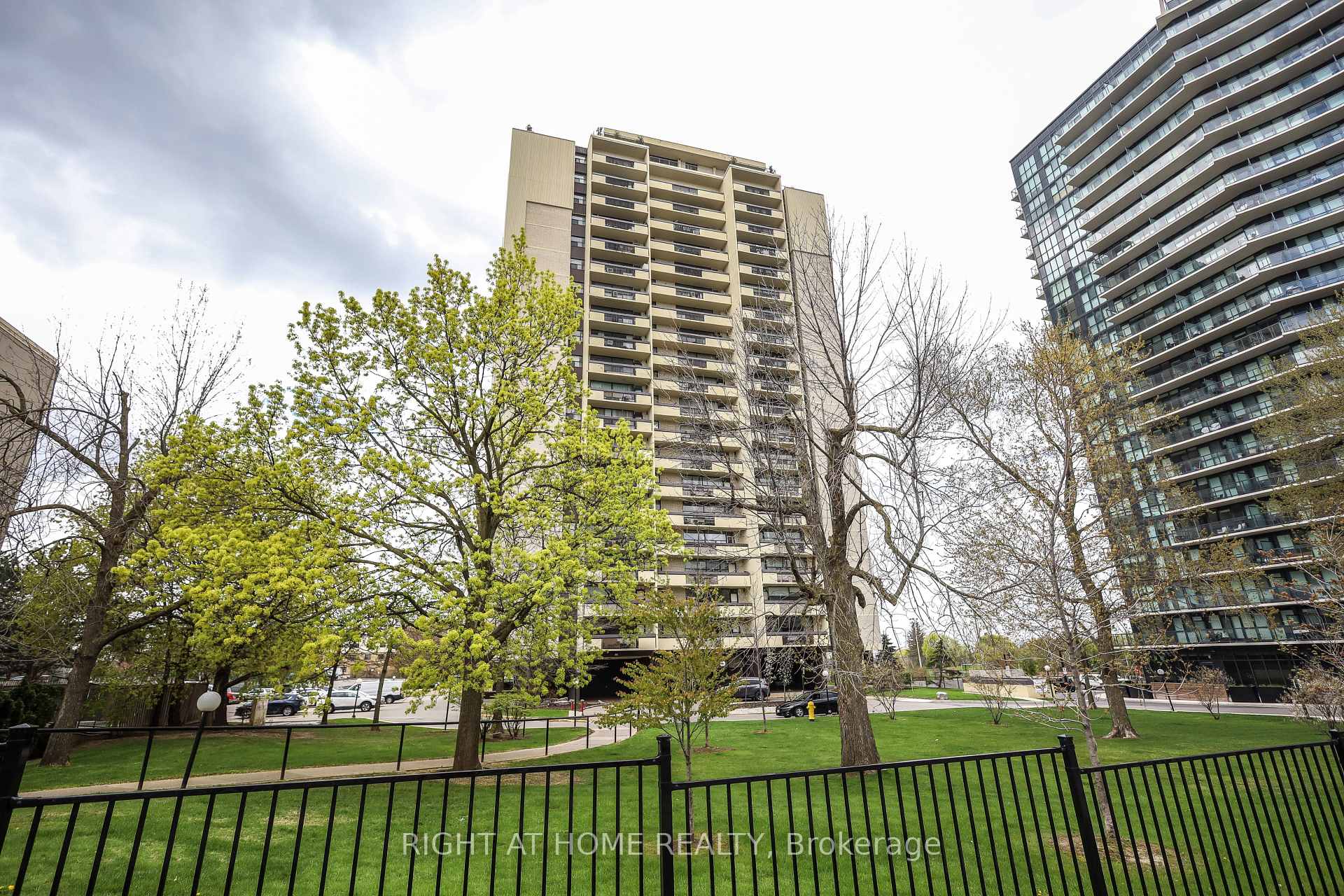 1455 Lawrence Avenue W 207, Toronto, ON M6L 1B1, Toronto W04 — photo 1