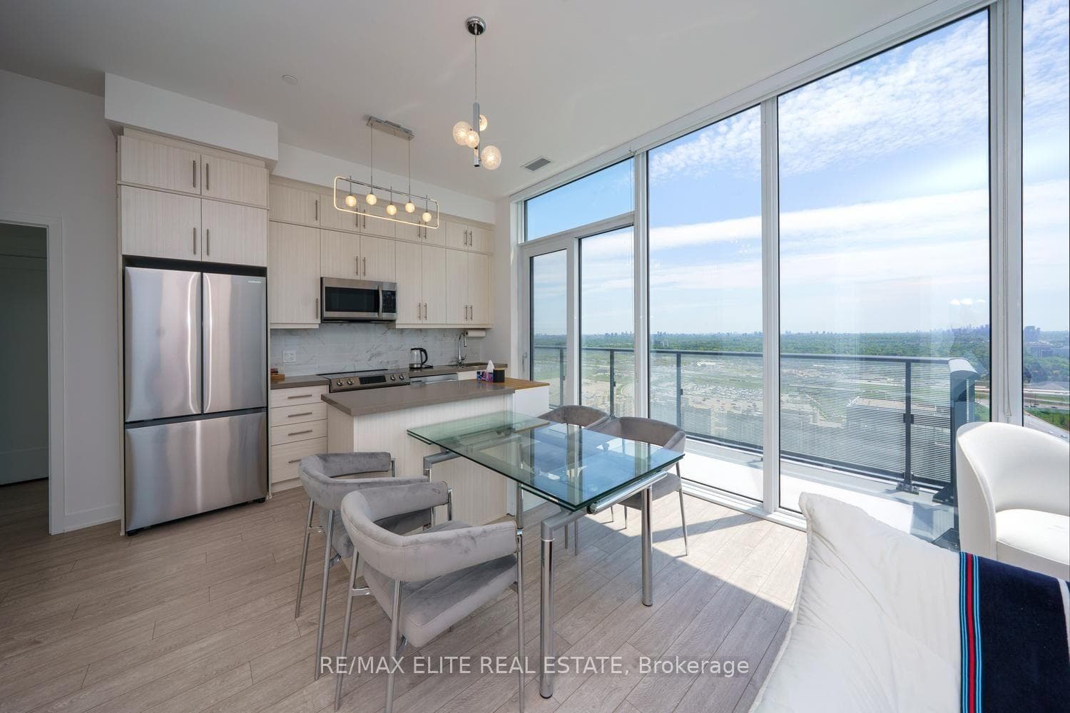 105 Oneida Crescent, Richmond Hill, ON L4B 0H6, Richmond Hill — photo 1