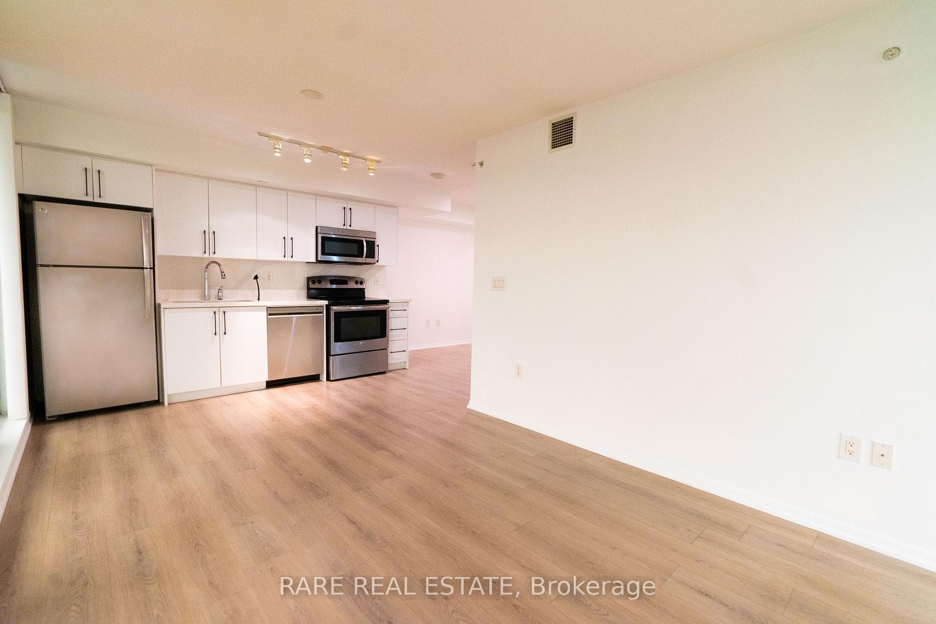 830 Lawrence Avenue W 1007, Toronto, ON M6A 0B6, Toronto W04 — photo 1