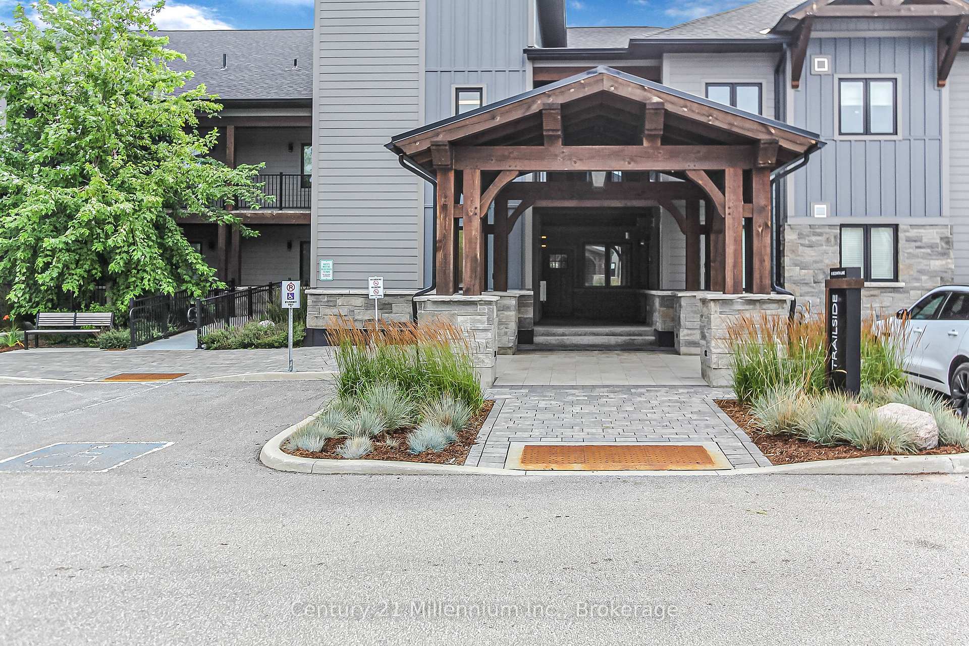 10 Beckwith Lane 107, Blue Mountains, ON L9Y 0N5, Blue Mountains — photo 1