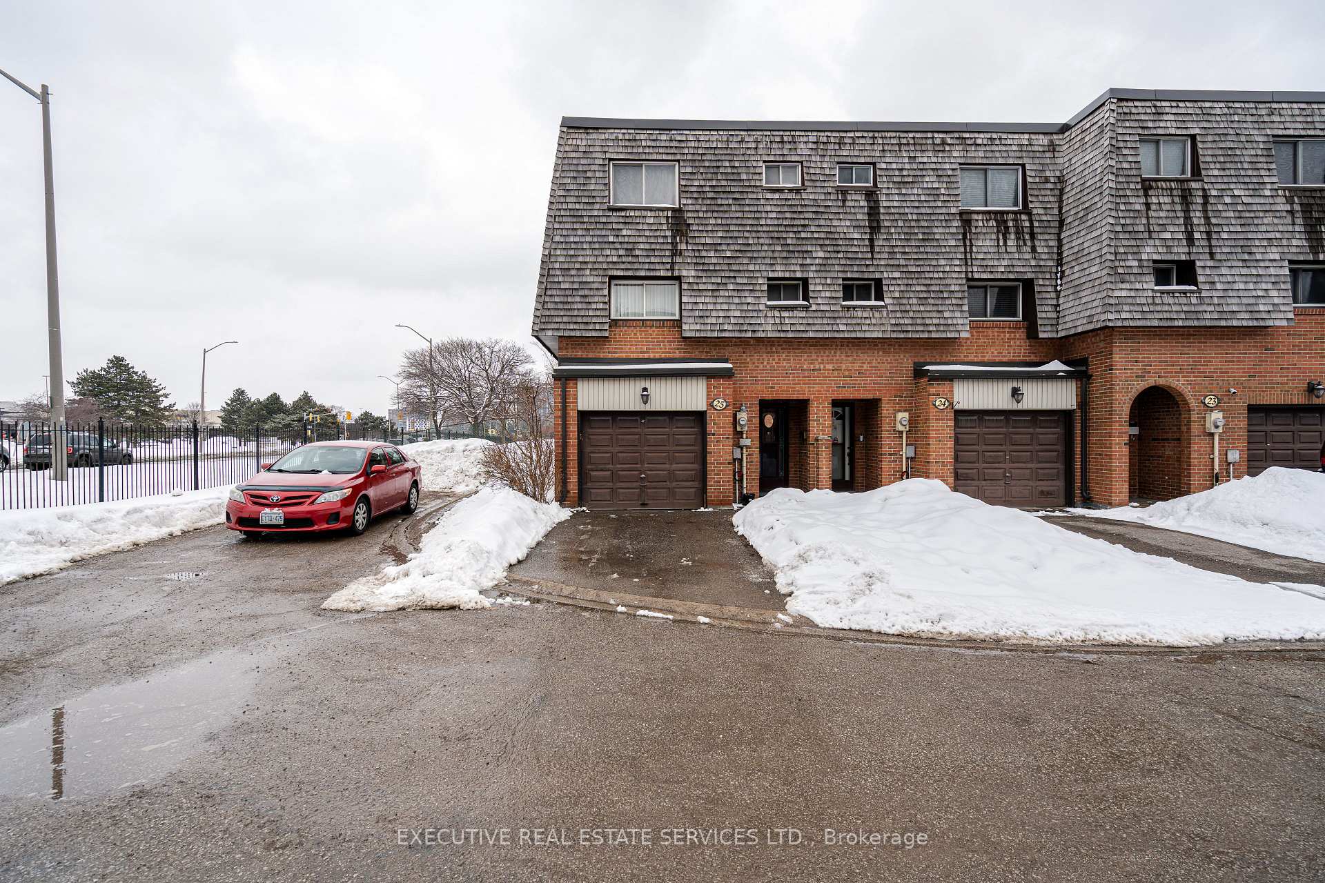 25 Briar Path, Brampton, ON L6T 2A2, Brampton — photo 1