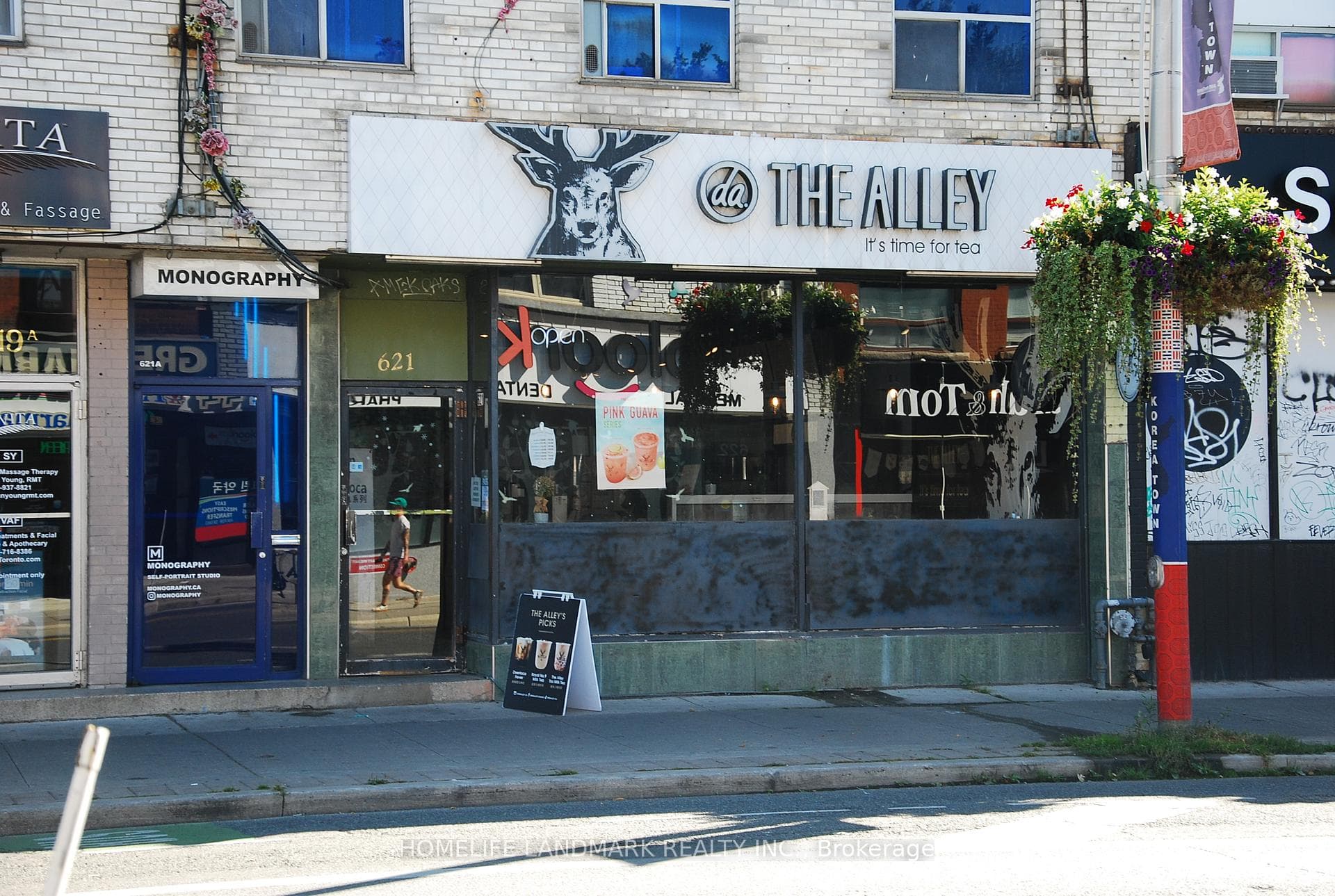 621 Bloor Street W, Toronto, ON M6G 1K8, Toronto C01 — photo 1