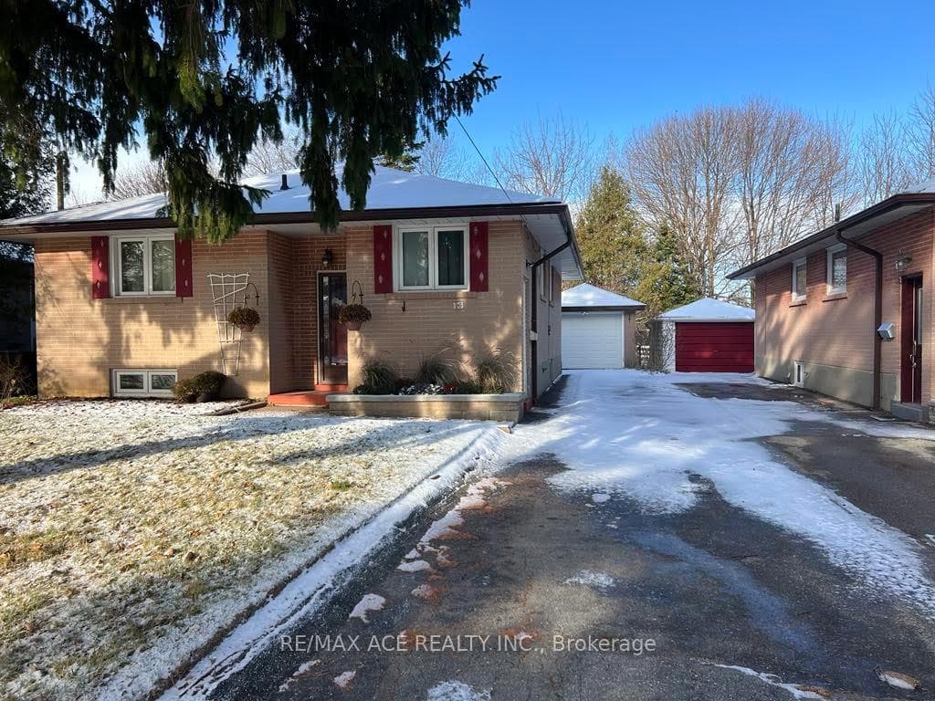 26 Oakridge Drive Main, Toronto, ON M1M 2A4, Toronto E08 — photo 1