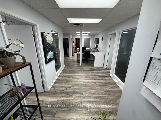 10212 Yonge Street 207, Richmond Hill, ON L4C 3B6, Richmond Hill — photo 1
