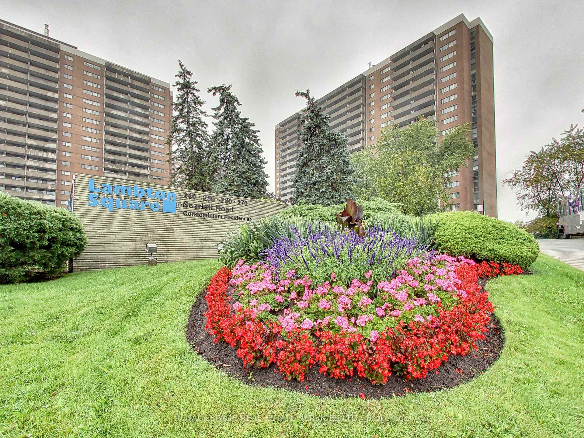 240 Scarlett Road 1302, Toronto, ON M6N 4X4, Toronto W03 — photo 1