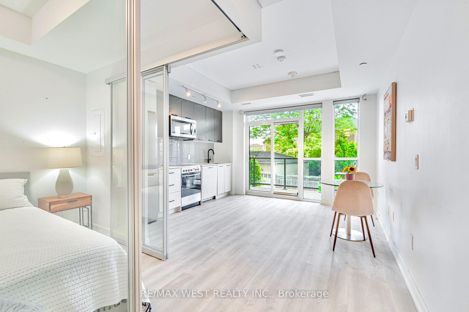 2300 St Clair Avenue W 211, Toronto, ON M6N 0B3, Toronto W02 — photo 1