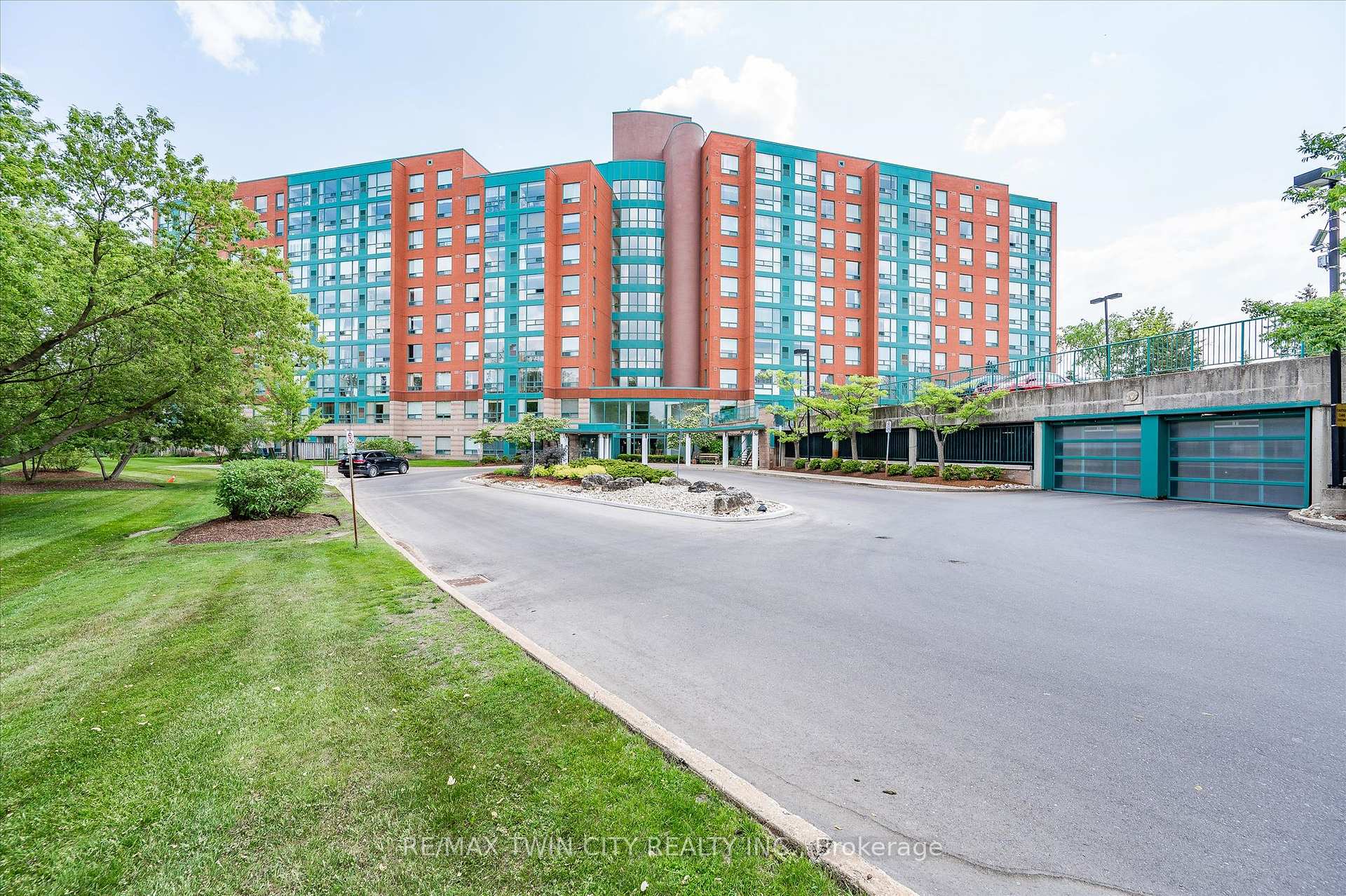 55 Blue Springs Drive 514, Waterloo, ON N2J 4T3, Waterloo — photo 1