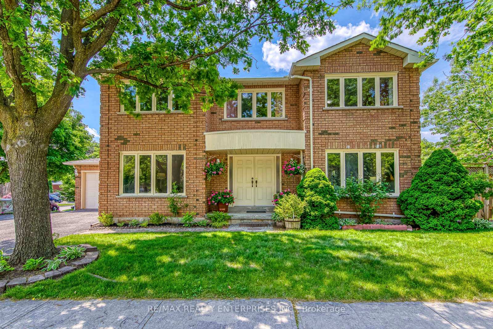 2921 Caradoc Lane, Oakville, ON L6J 6W4
