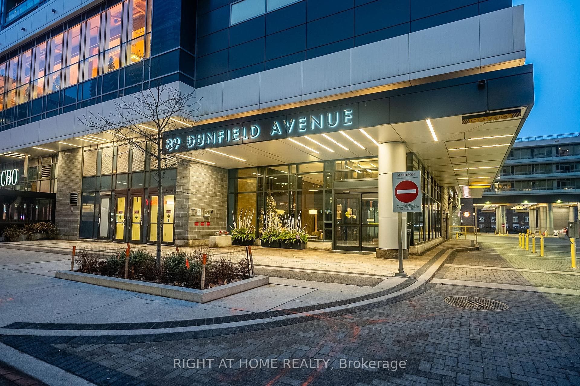 89 Dunfield Avenue 2306, Toronto, ON M4S 0A4, Toronto C10 — photo 1
