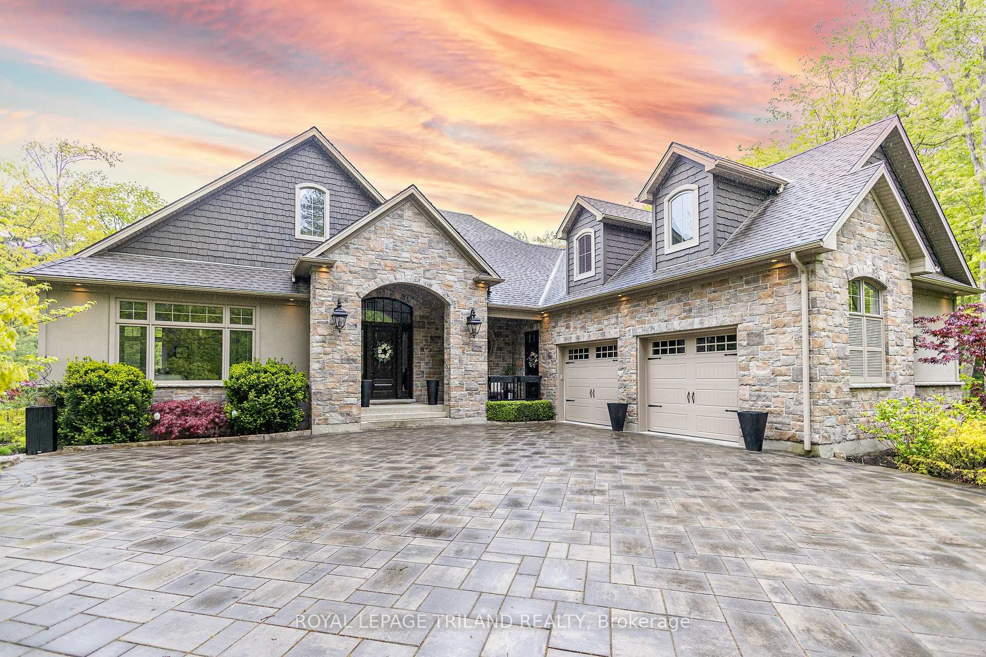 10445 Pinetree Drive, Lambton Shores, ON N0M 1T0, Lambton Shores — photo 1