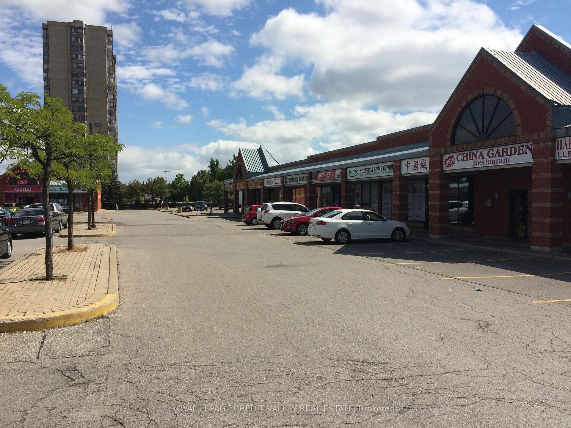 200 County Court Boulevard B02-B03, Brampton, ON L6W 4K7, Brampton — photo 1