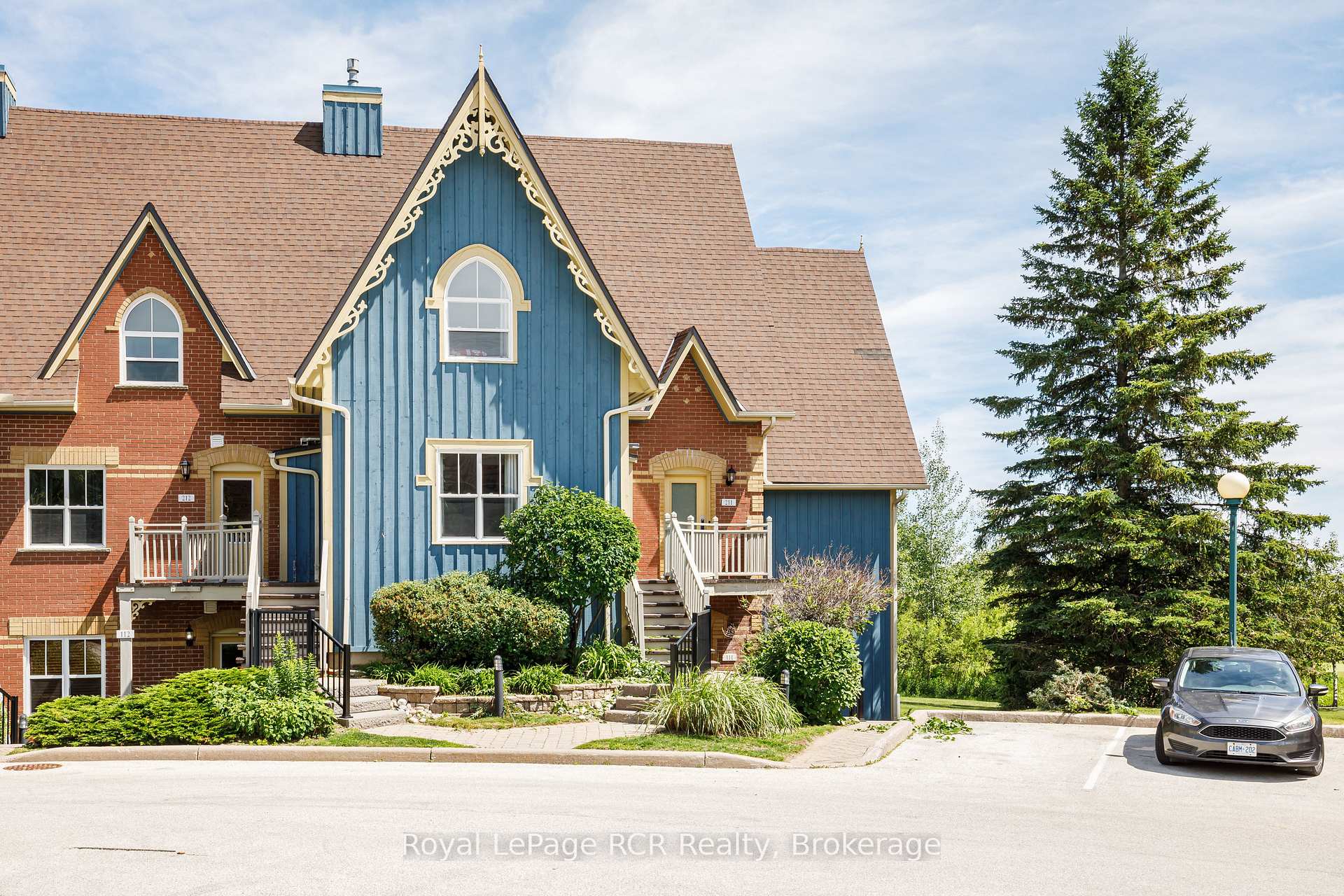 184 Snowbridge Way 211, Blue Mountains, ON L9Y 0V1, Blue Mountains — photo 1