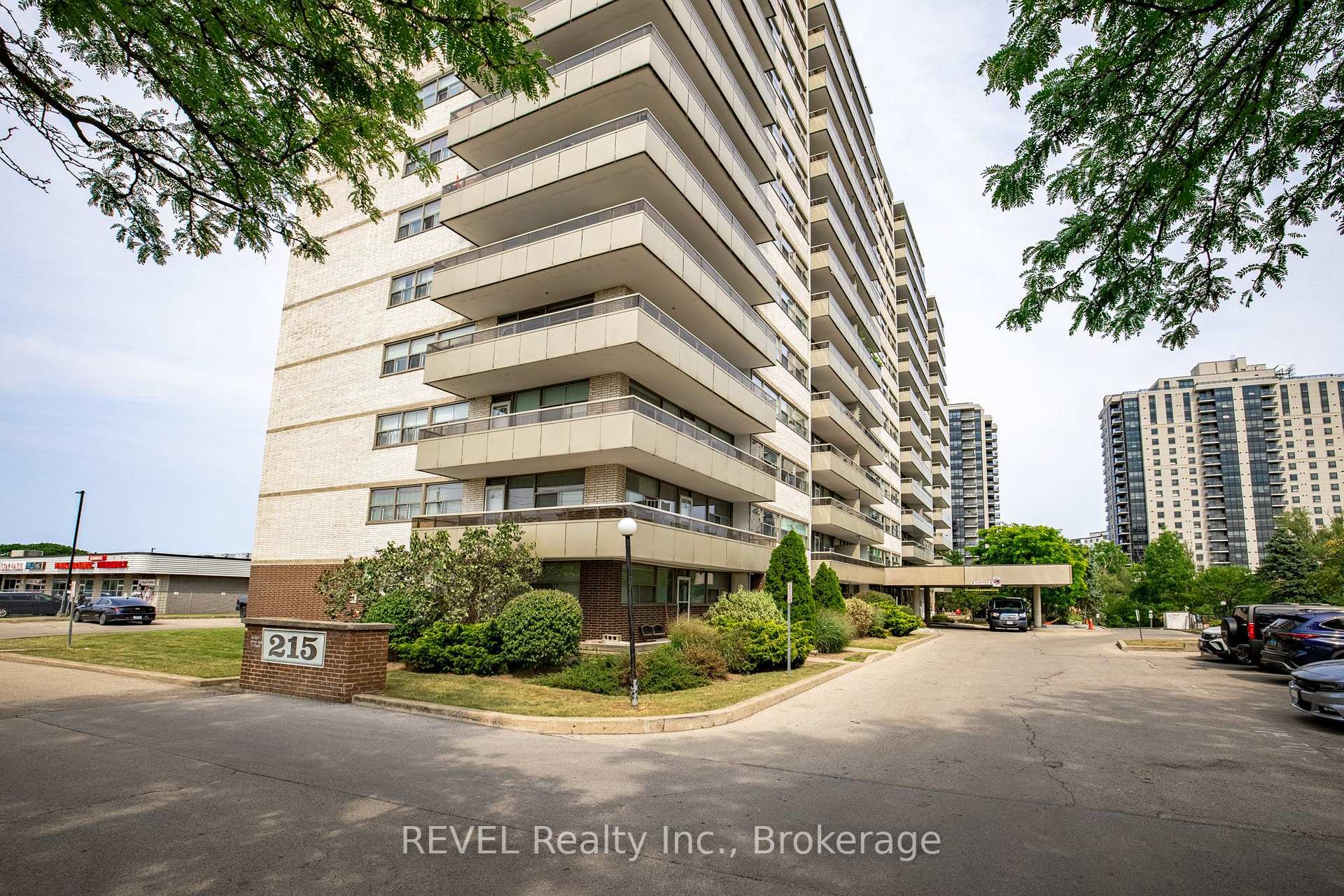 215 Glenridge Avenue 809, St. Catharines, ON L2T 3J7, St. Catharines — photo 1