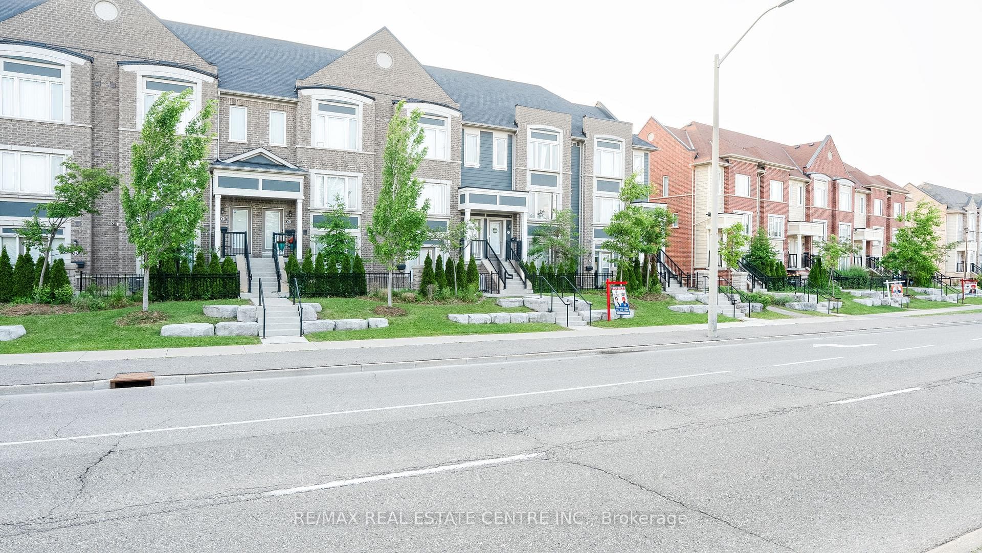 250 Sunny Meadow Boulevard 77, Brampton, ON L6R 3Y7, Brampton — photo 1