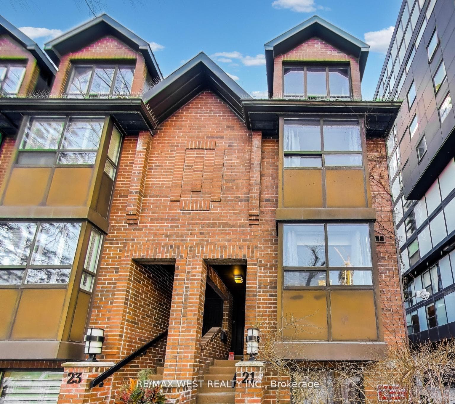 21 Dundonald Street, Toronto, ON M4Y 1K3, Toronto C08 — photo 1