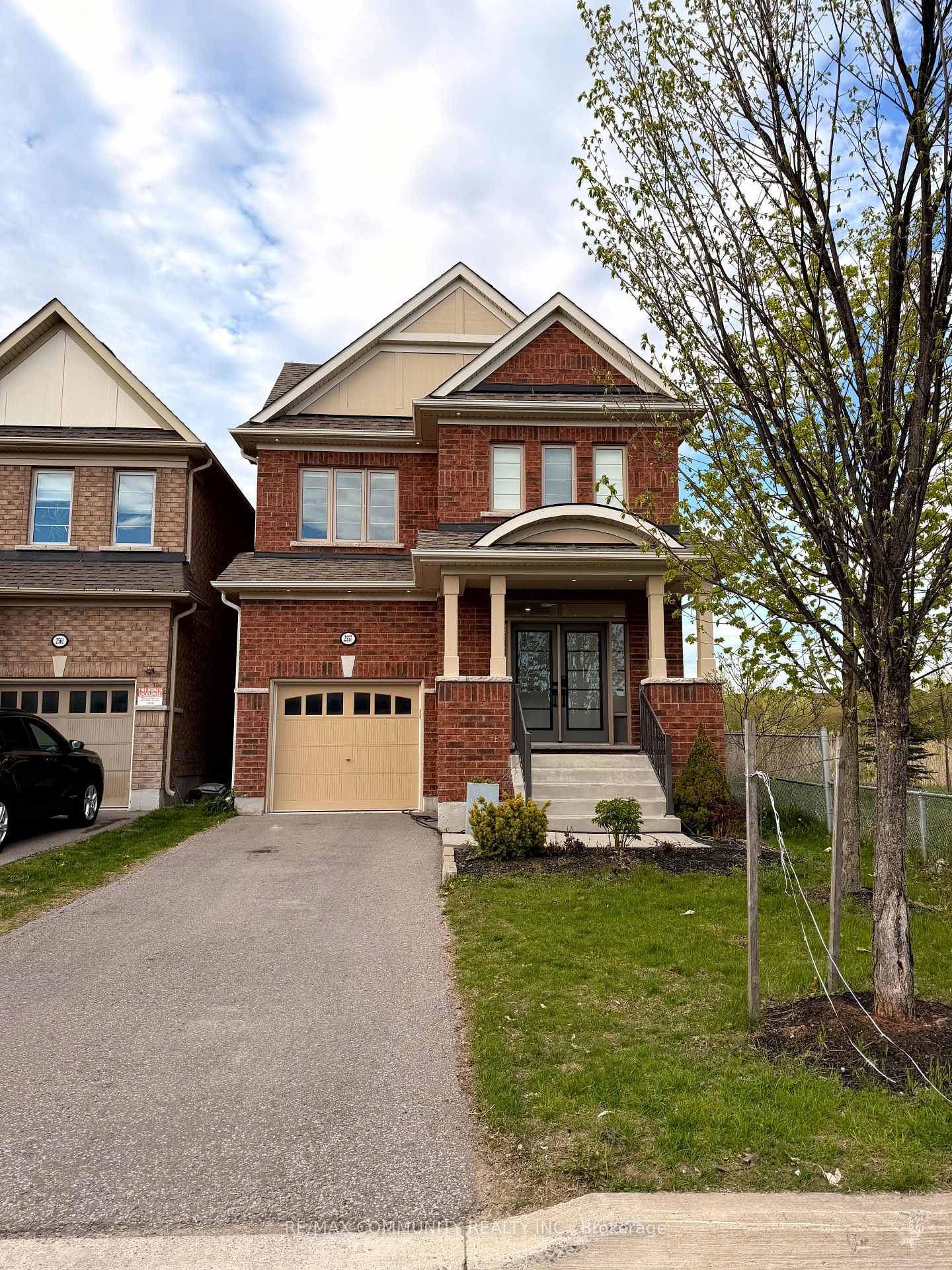 2557 Bandsman Crescent, Oshawa, ON L1L 0M2, Oshawa — photo 1