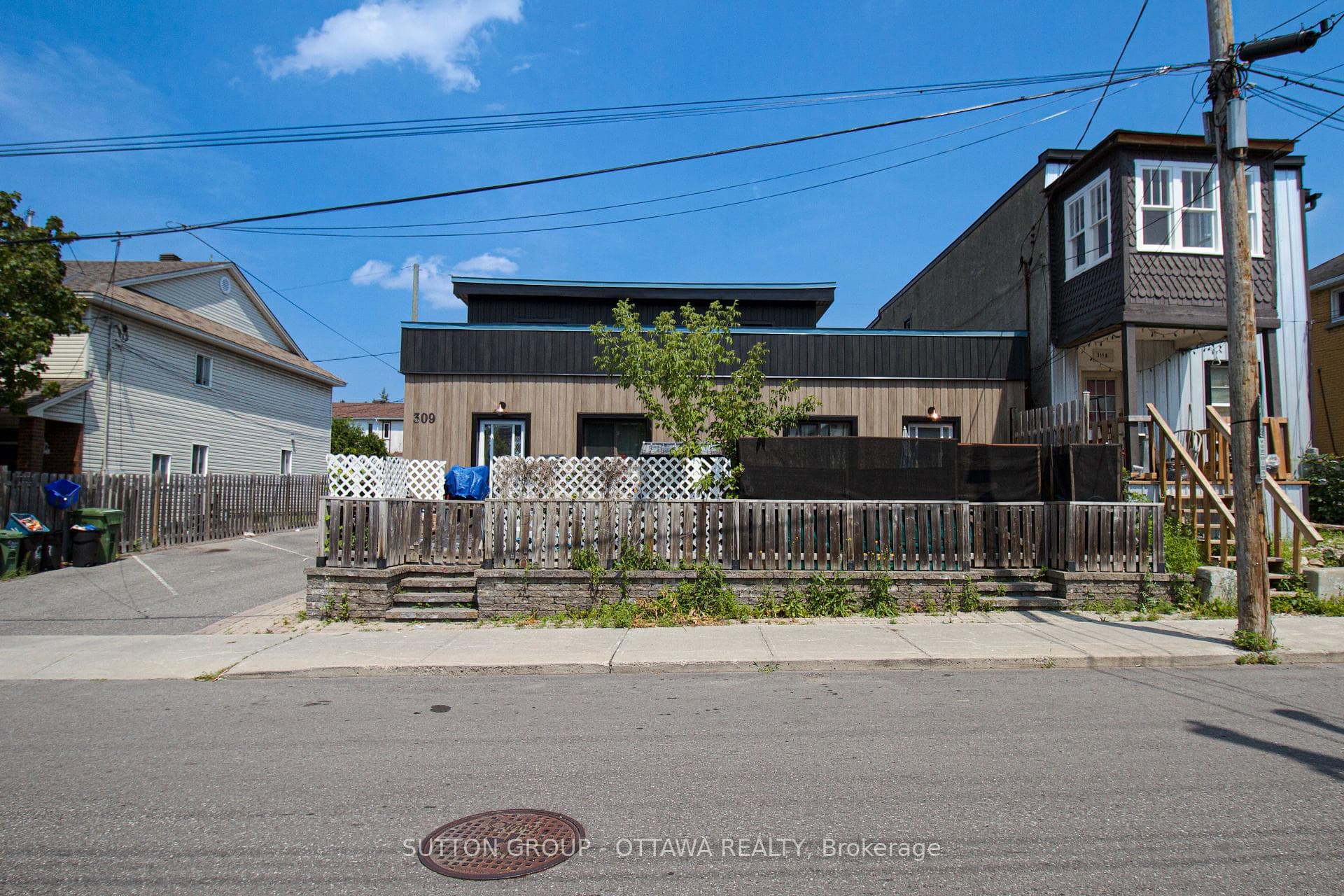 309 Cyr Avenue, Vanier and Kingsview Park, ON K1L 7N6, Vanier and Kingsview Park — photo 1