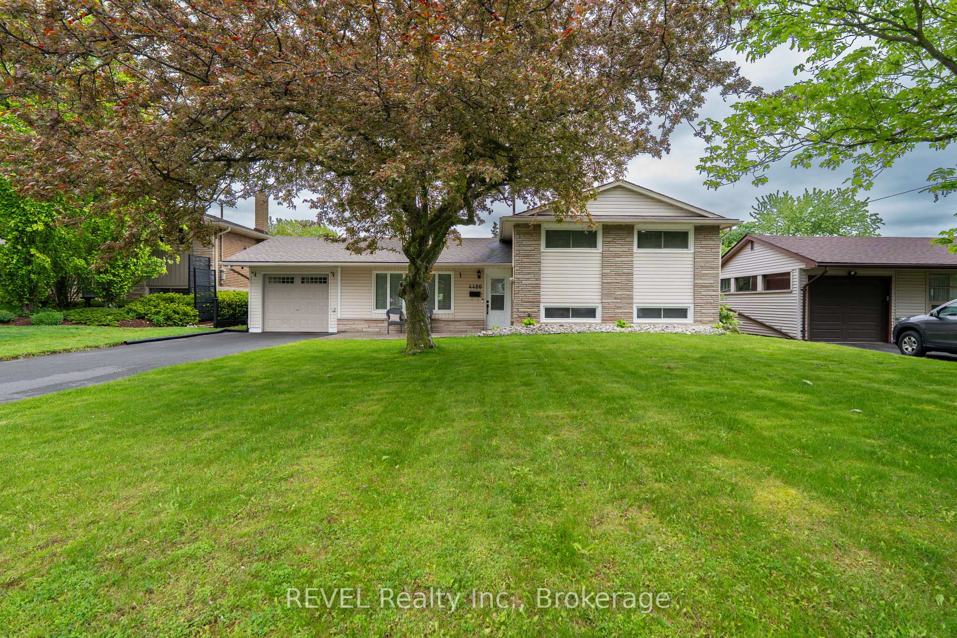 4480 Queensway Gardens, Niagara Falls, ON L2E 6P7, Niagara Falls — photo 1