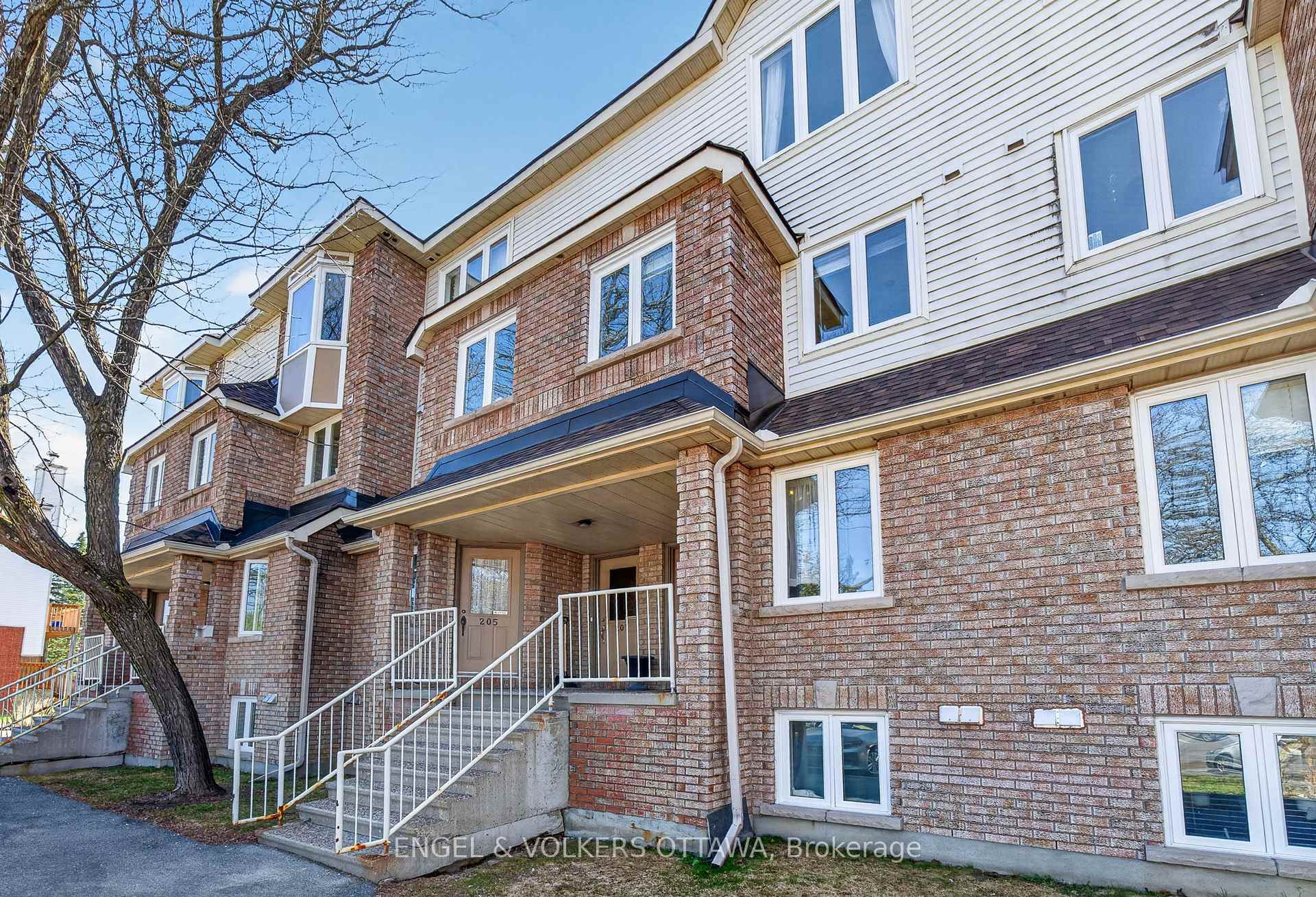 211 Briston Private, Hunt Club - South Keys and Area, ON K1G 5R5, Hunt Club - South Keys and Area — photo 1