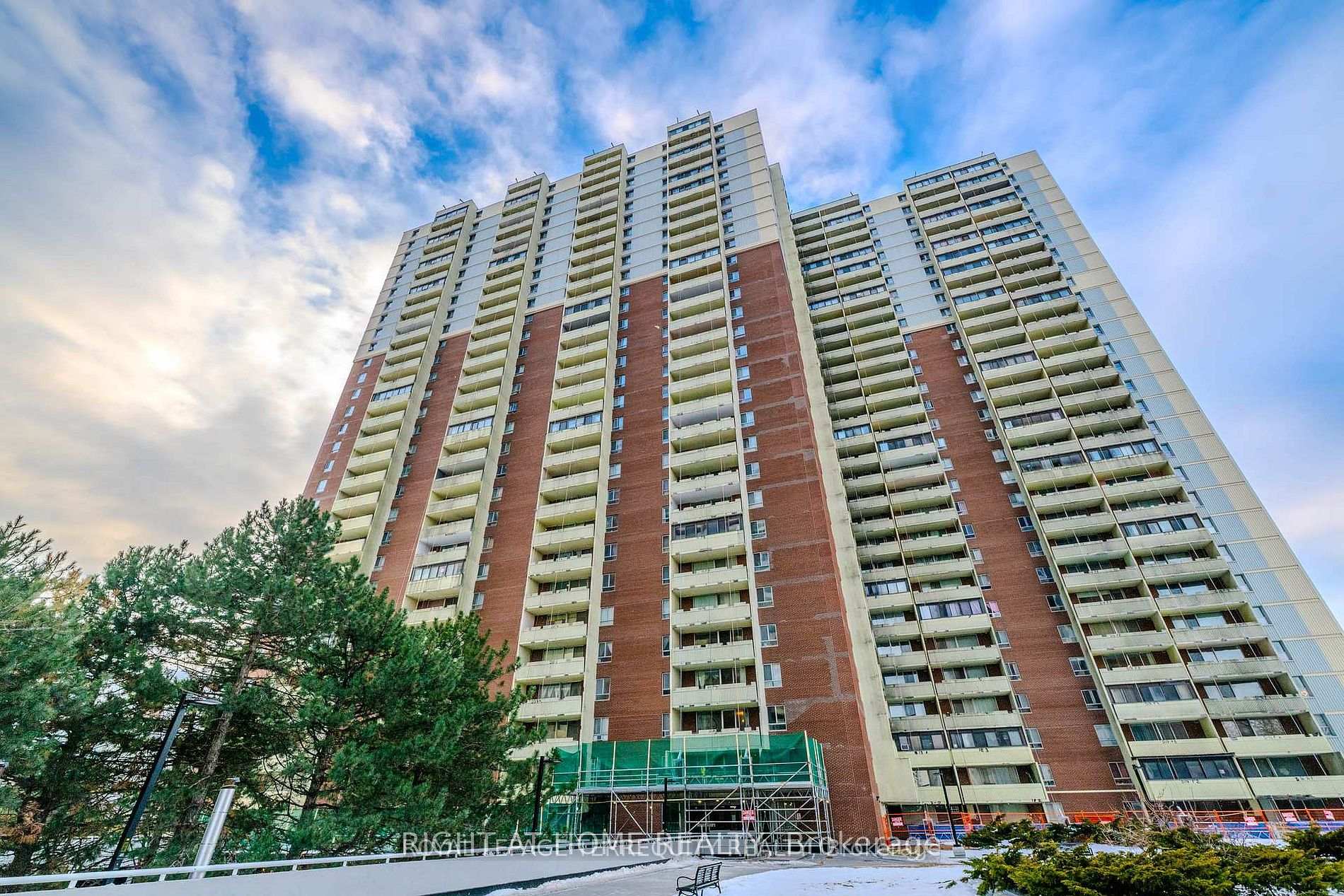 1 Massey Square 2203, Toronto, ON M4C 5L4, Toronto E03 — photo 1