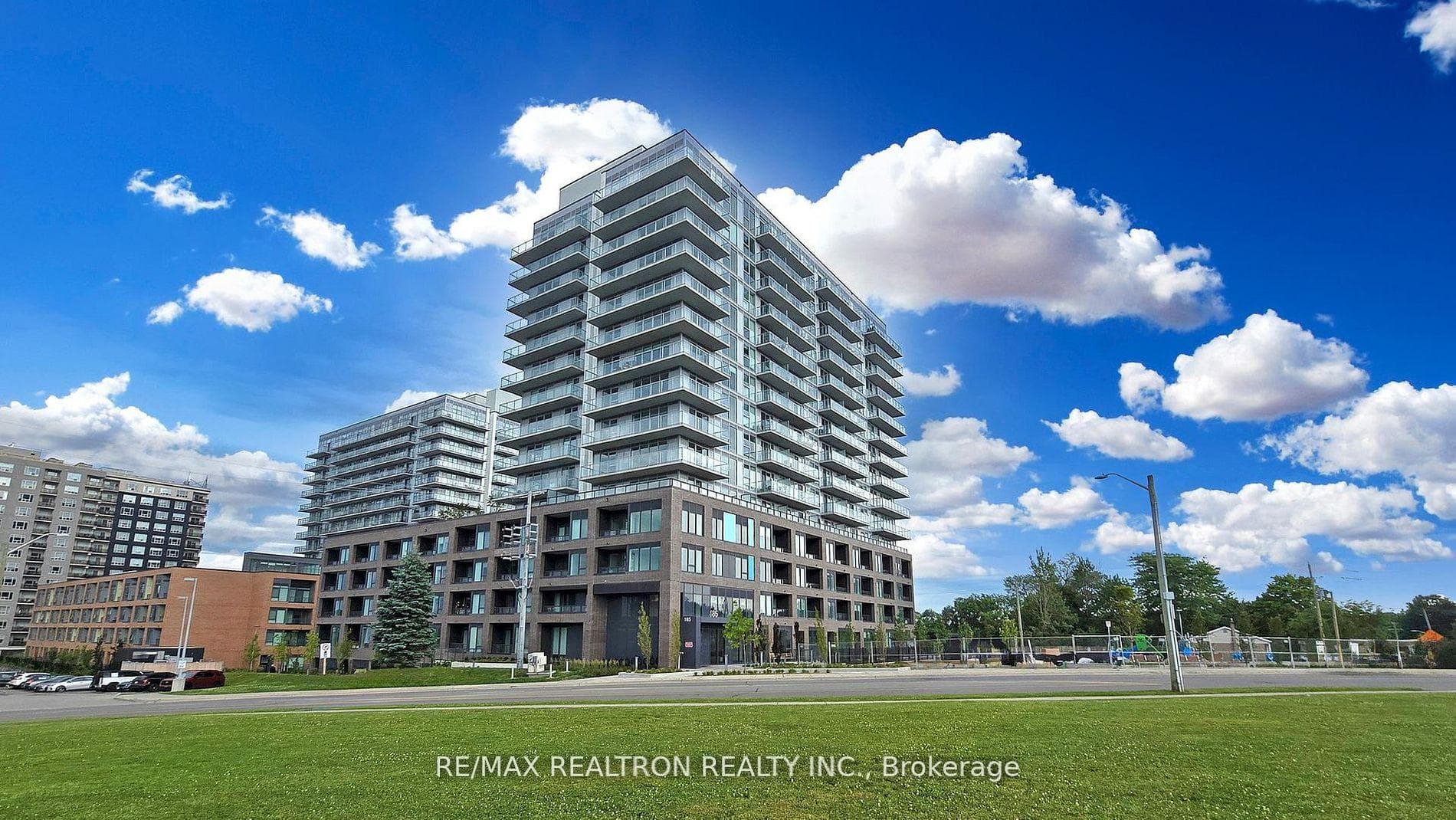 185 Deerfield Road 909, Newmarket, ON L3Y 0G7, Newmarket — photo 1