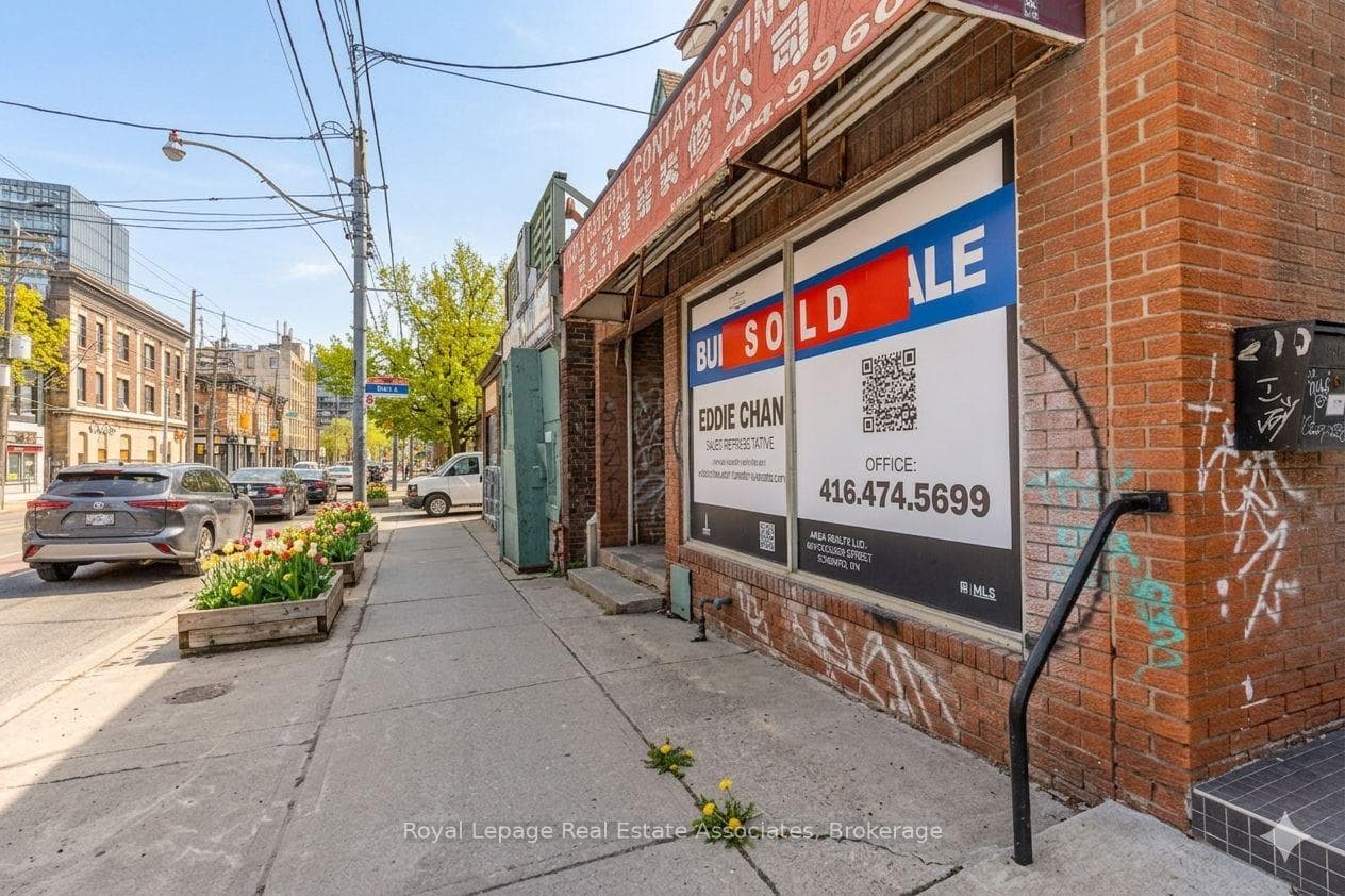 198 Bathurst Street, Toronto, ON M5T 2R8, Toronto C01 — photo 1