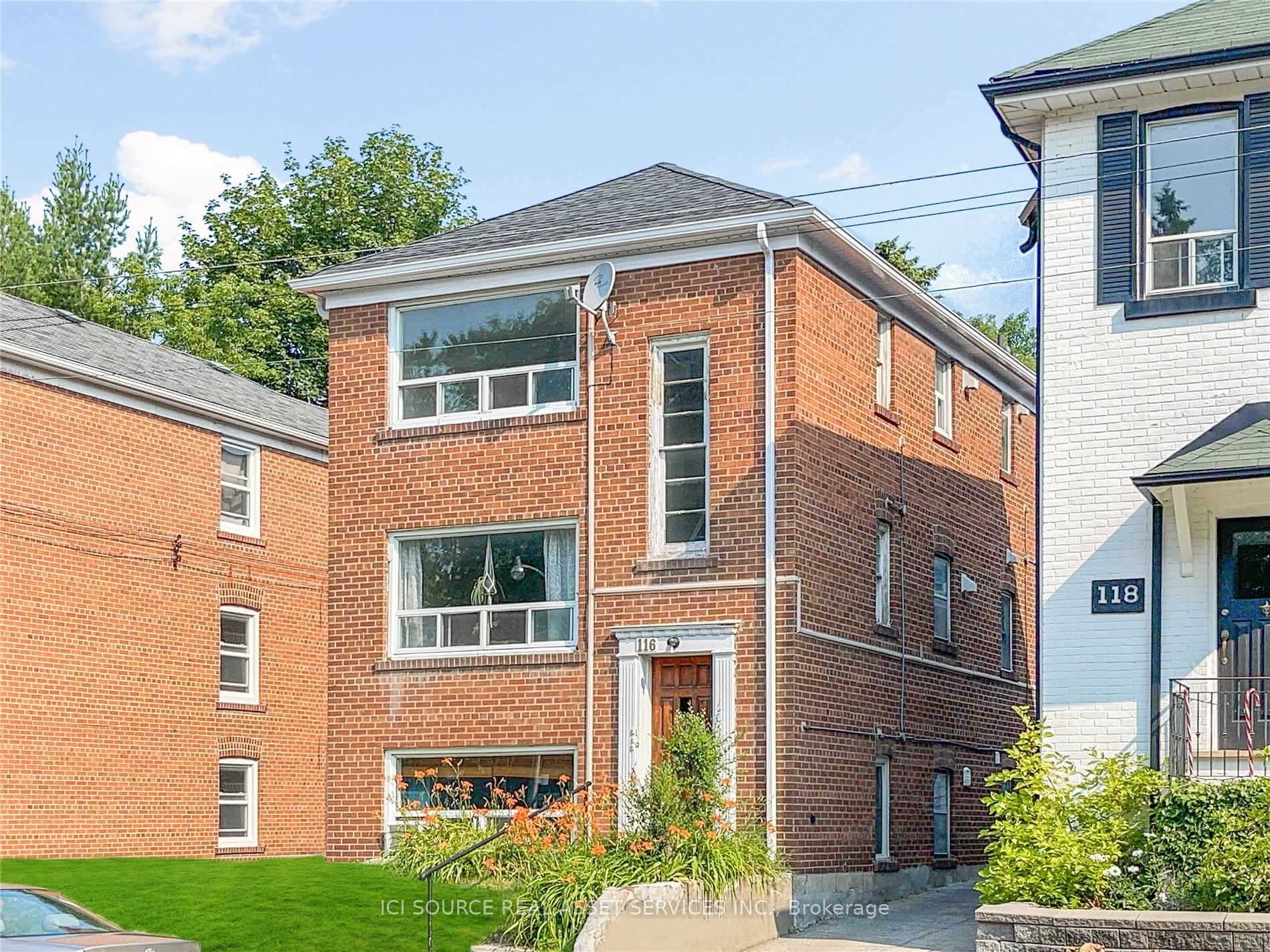 116 Eastwood Road 2, Toronto, ON M4L 2C9, Toronto E02 — photo 1