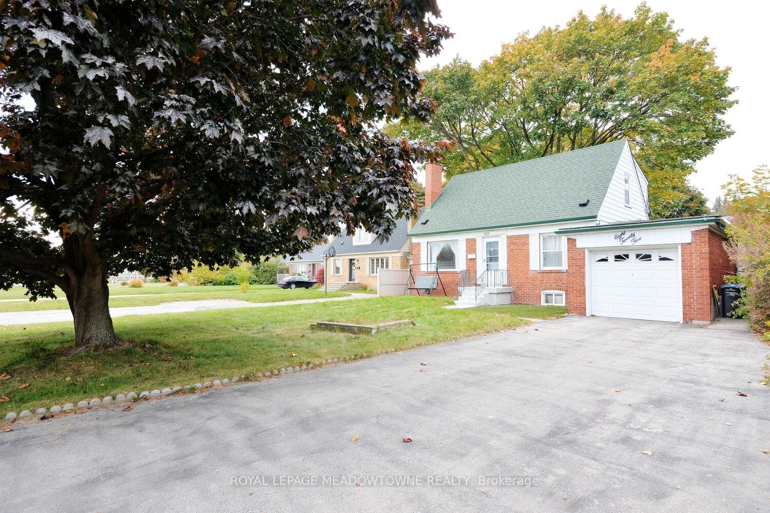 825 North Service Road, Mississauga, ON L4Y 1A2, Mississauga — photo 1