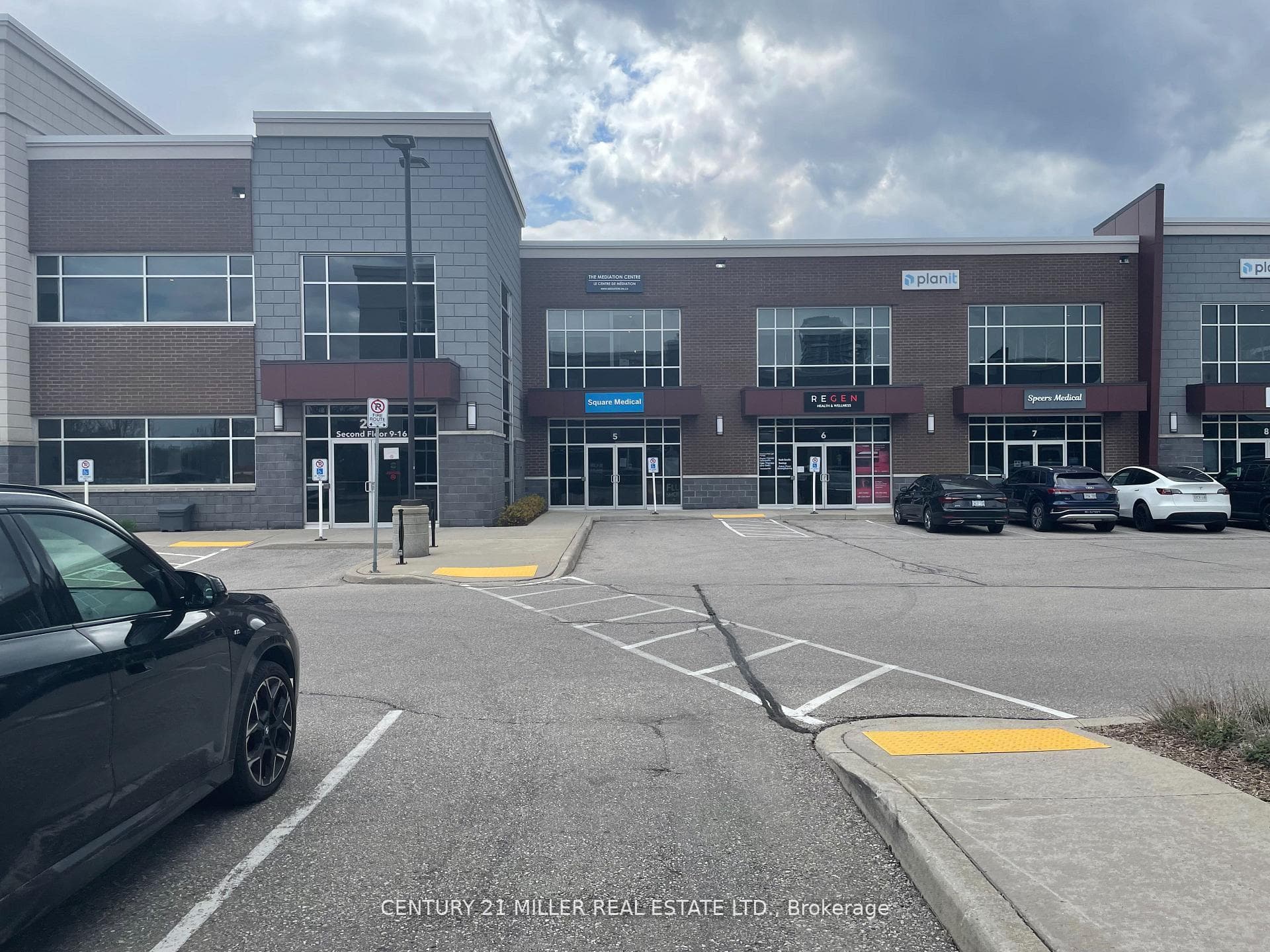 225 SPEERS Road 15 & 16, Oakville, ON L6K 0J4, Oakville — photo 1
