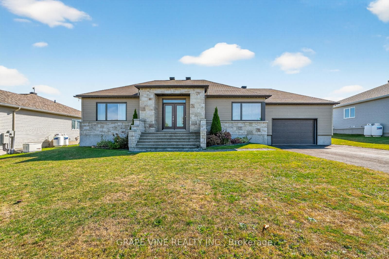 18 Calco Crescent, North Stormont, ON K0C 1W0, North Stormont — photo 1