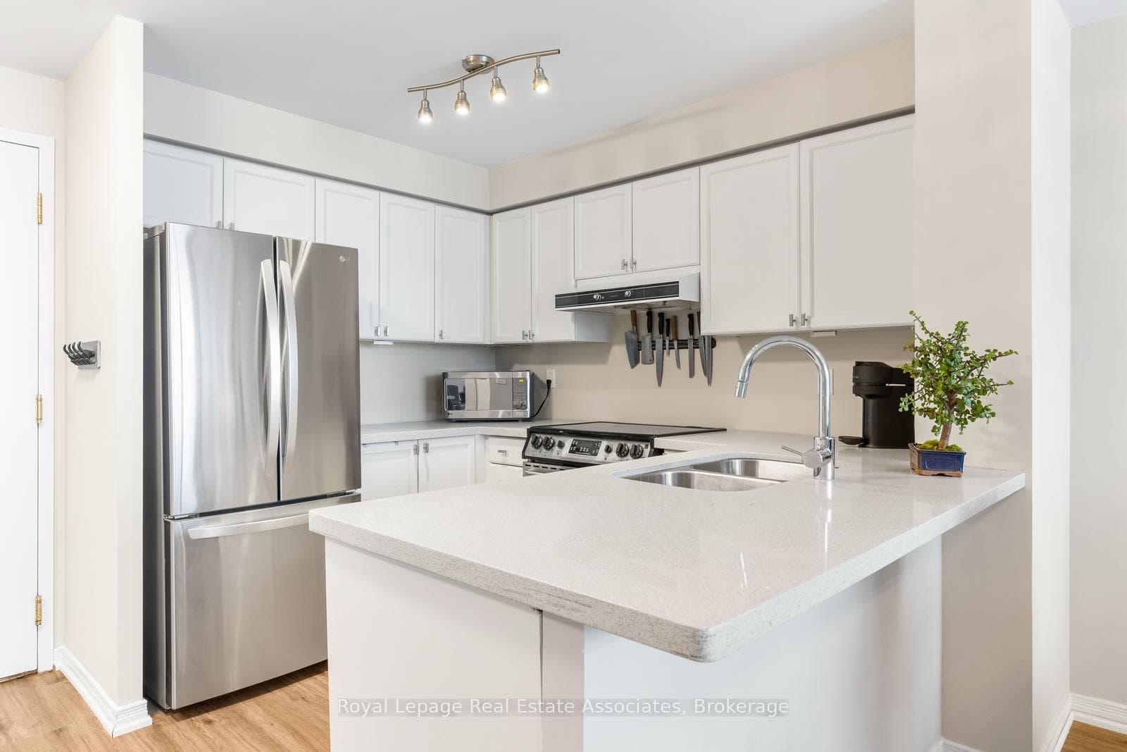 2565 Erin Centre Boulevard PH7, Mississauga, ON L5M 6Z8, Mississauga — photo 1