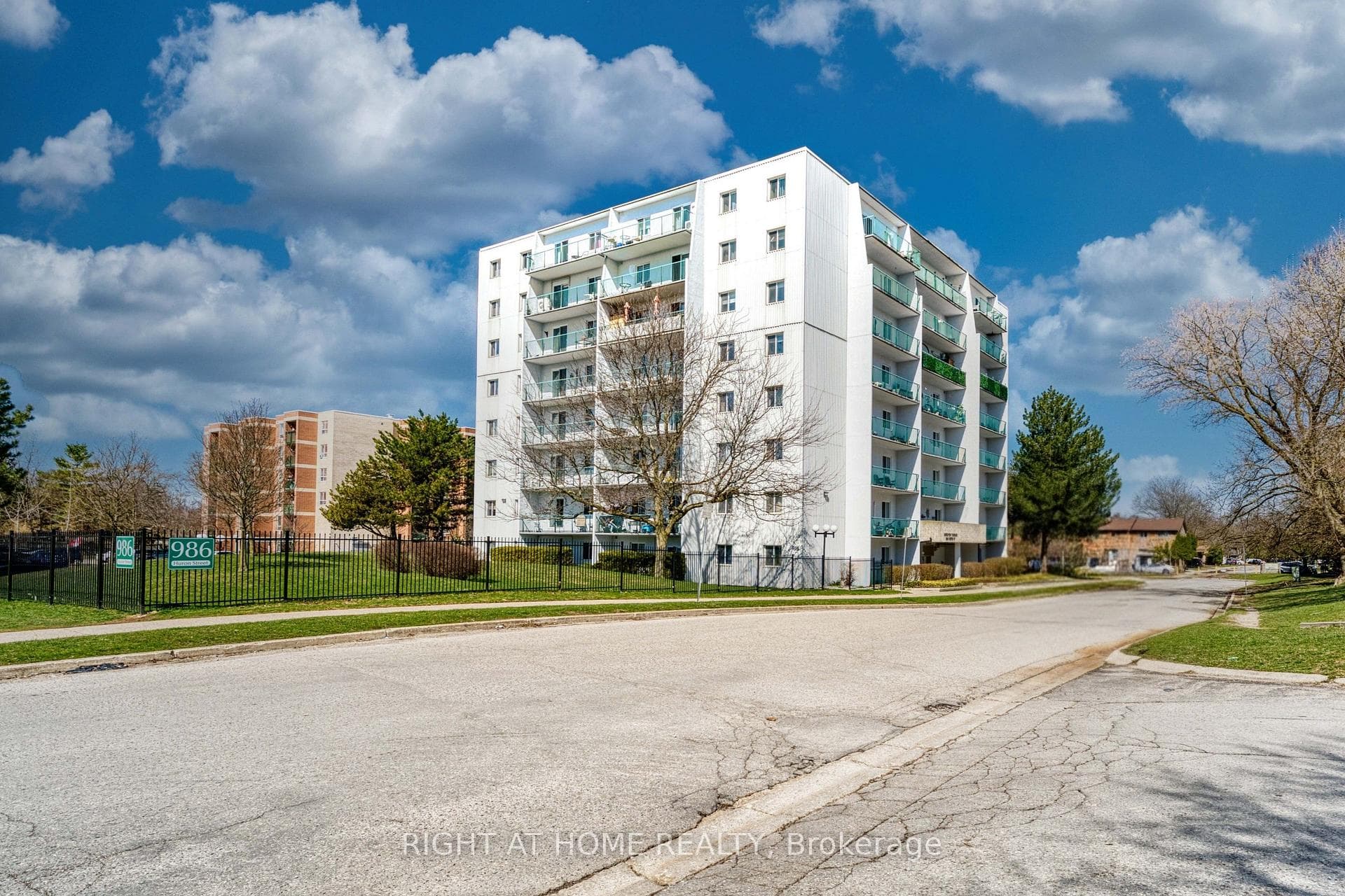 986 HURON Street 401, London East, ON N5Y 5E4, London East — photo 1