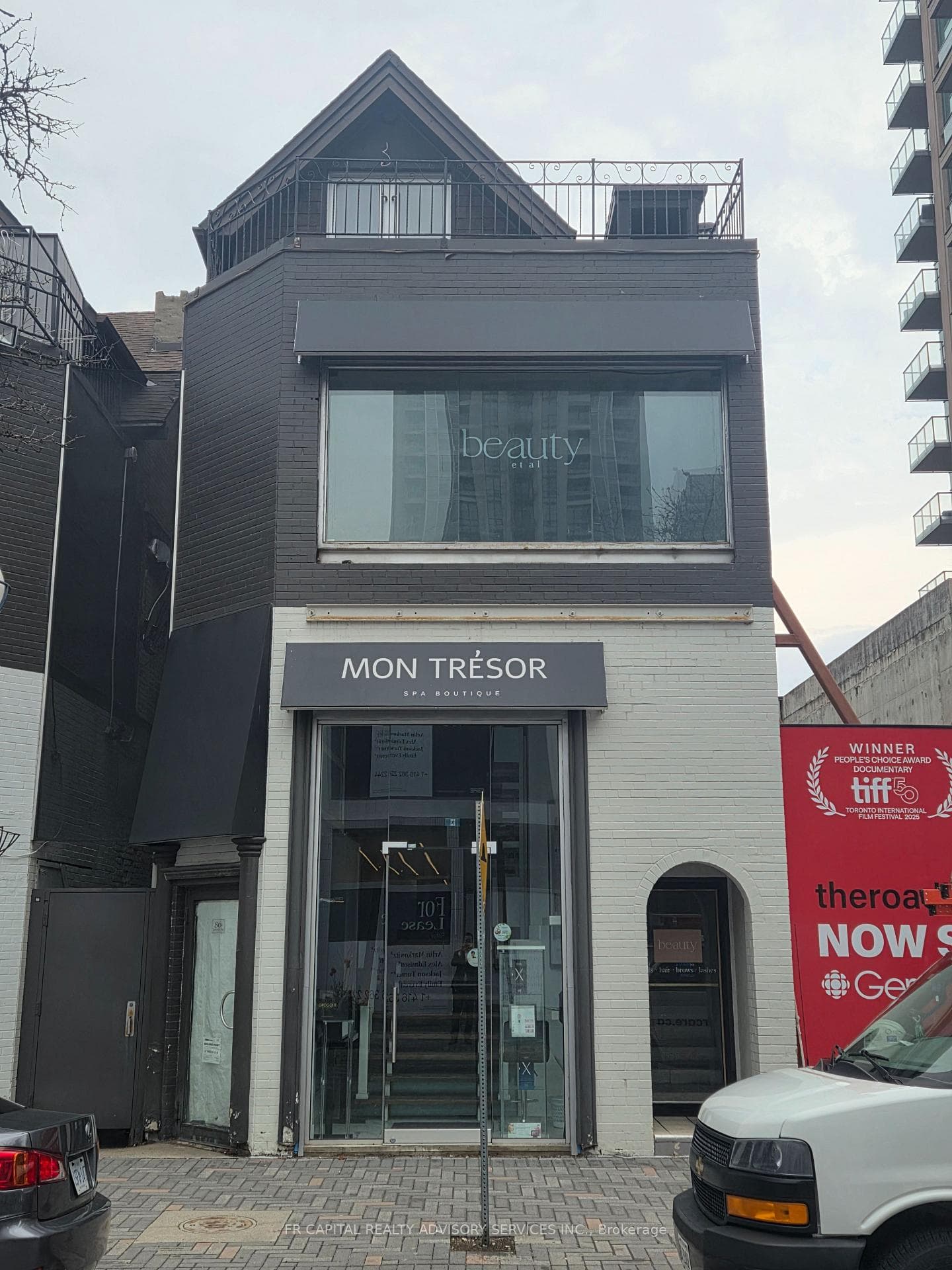 86 Yorkville Avenue 2nd, Toronto, ON M5R 1B9, Toronto C02 — photo 1
