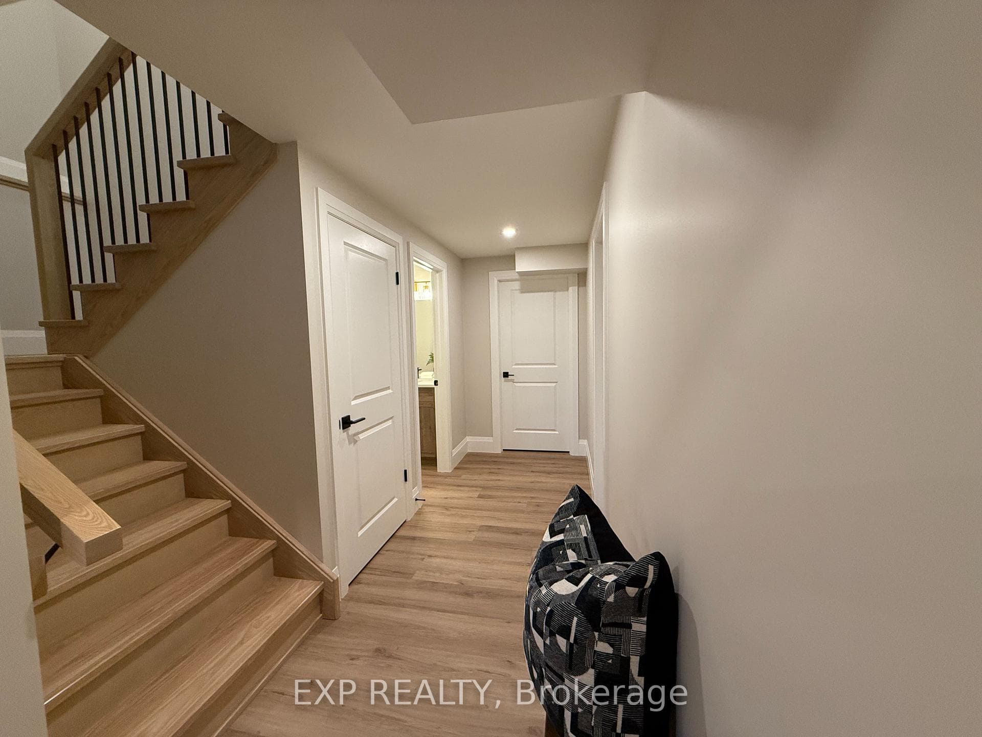 99 BEDELL Drive, Mapleton, ON N0G 1P0, Mapleton — photo 1