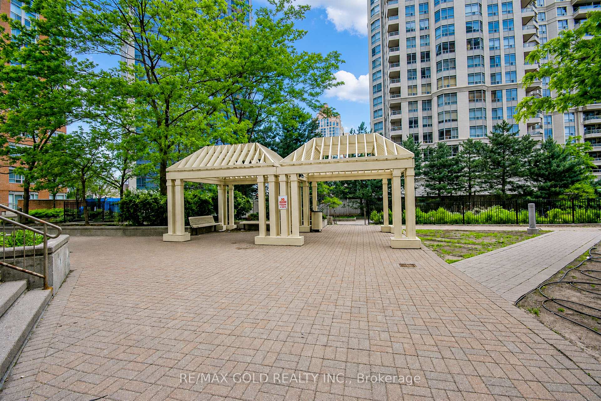 325 Webb Drive, Mississauga, ON L5B 3Z9, Mississauga — photo 1