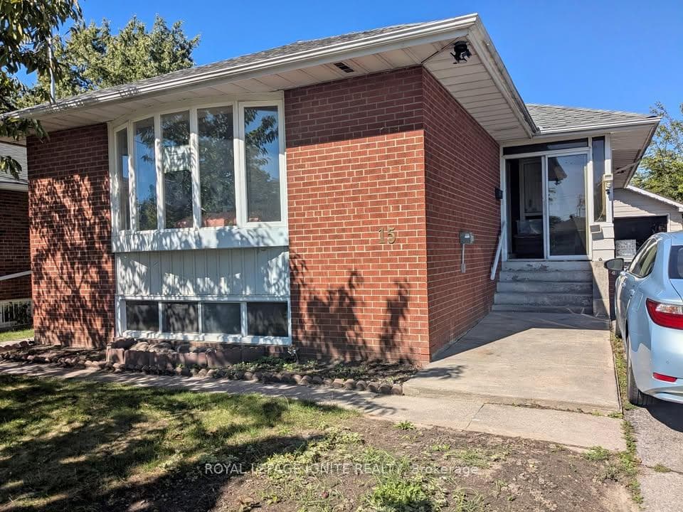 15 Beacham Crescent Main, Toronto, ON M1T 1M9, Toronto E05 — photo 1