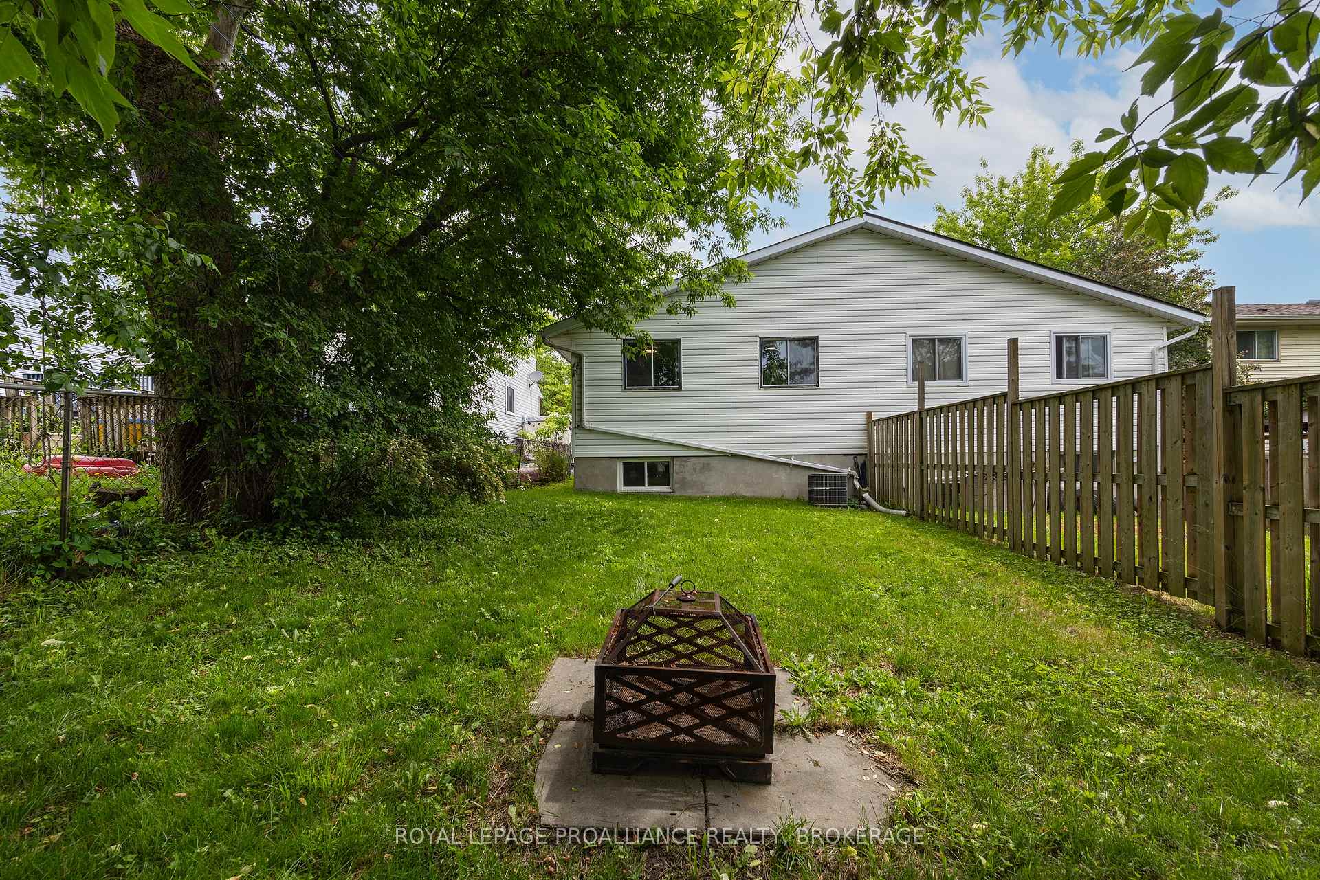 8 Trillium Court, Kingston, ON K7K 6W9
