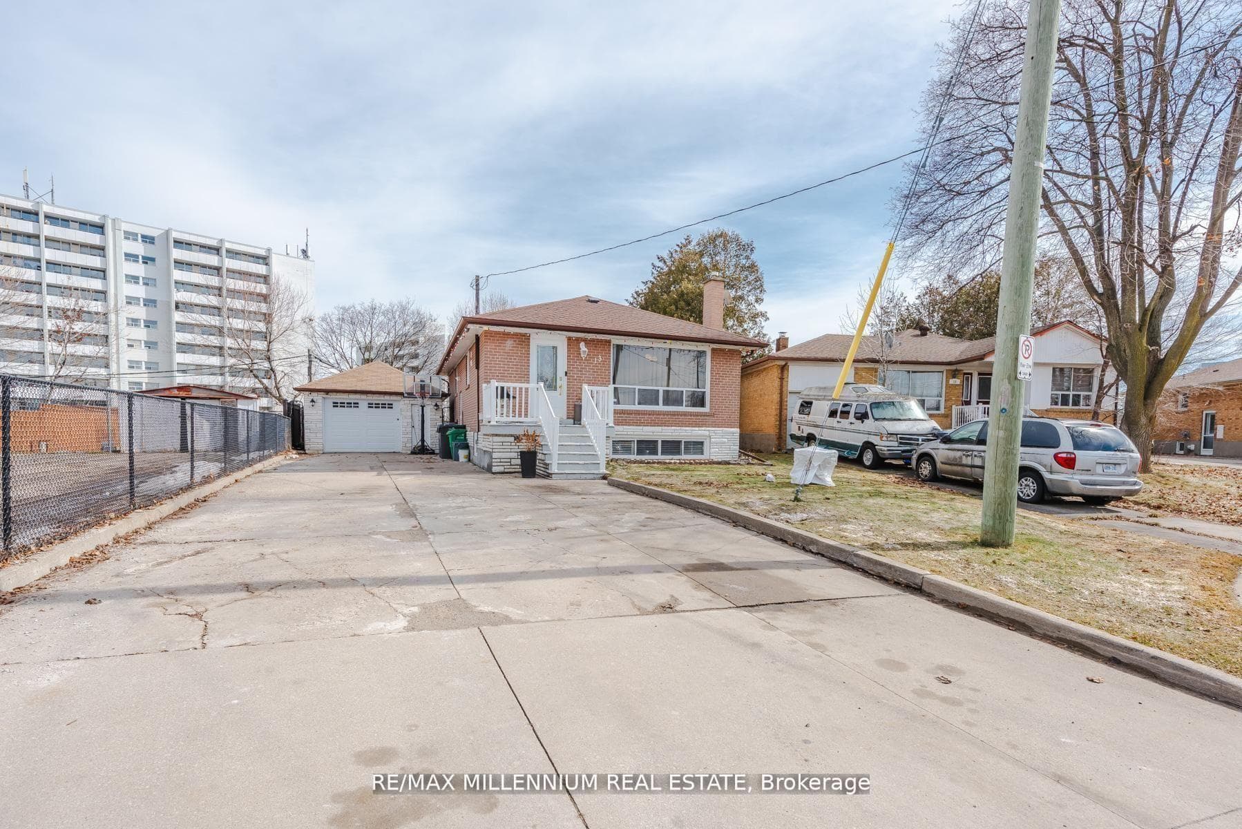 13 Cumberland Drive, Brampton, ON L6V 1W5, Brampton — photo 1