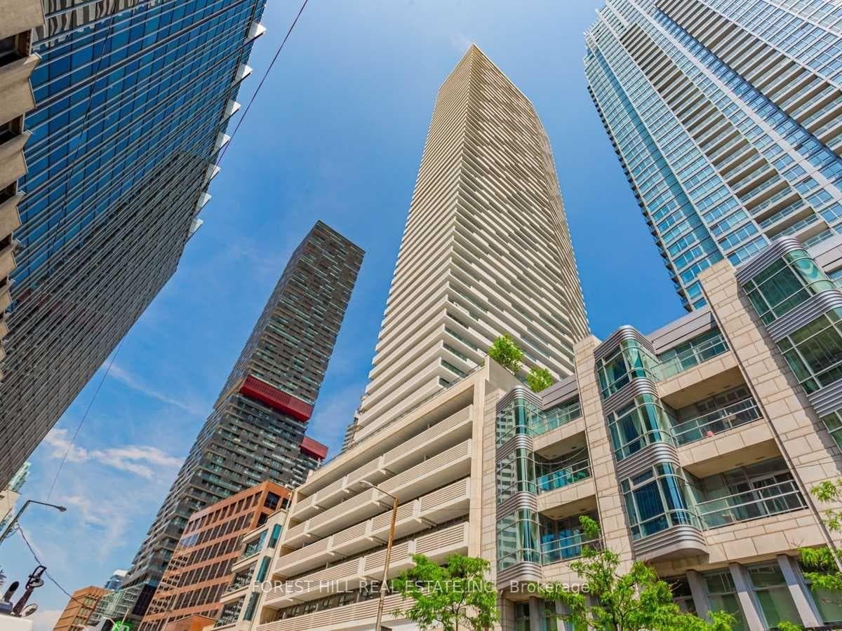 2221 Yonge Street 5702, Toronto, ON M4S 2B4, Toronto C10 — photo 1