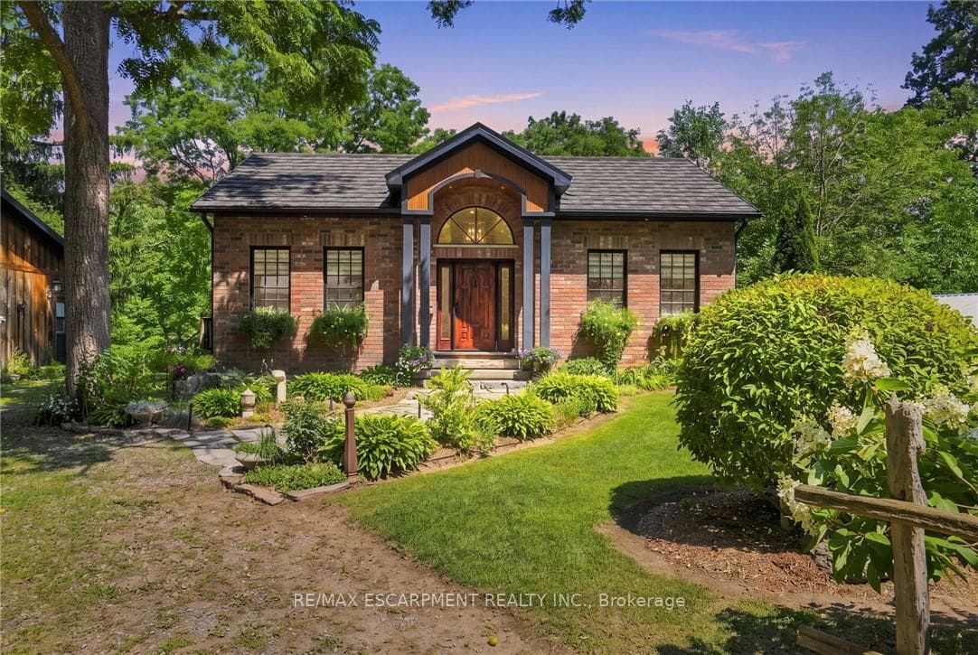 376 Moxley Road, Hamilton, ON L9H 5L5