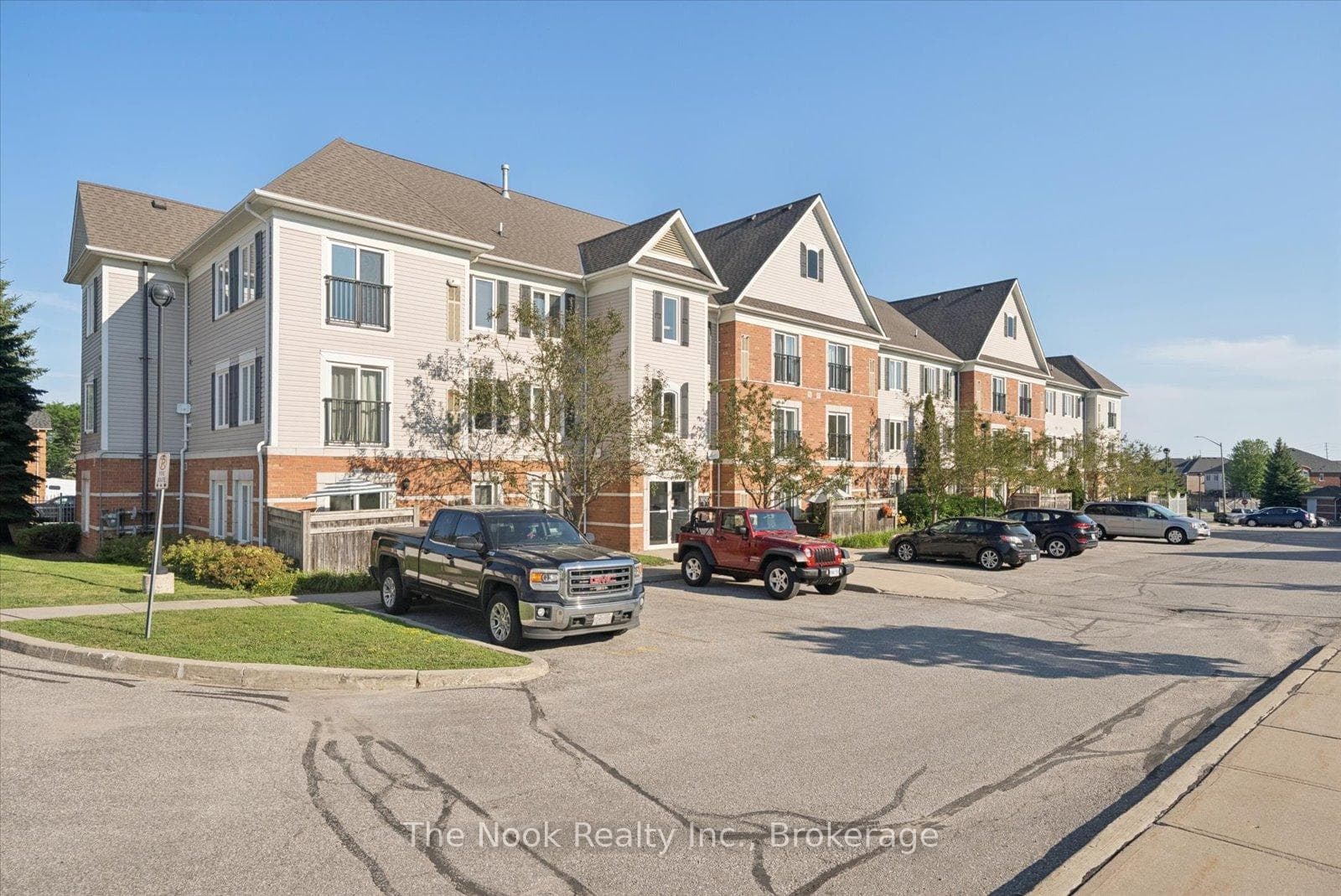 106 Aspen Springs Drive 301, Clarington, ON L1C 5N6, Clarington — photo 1