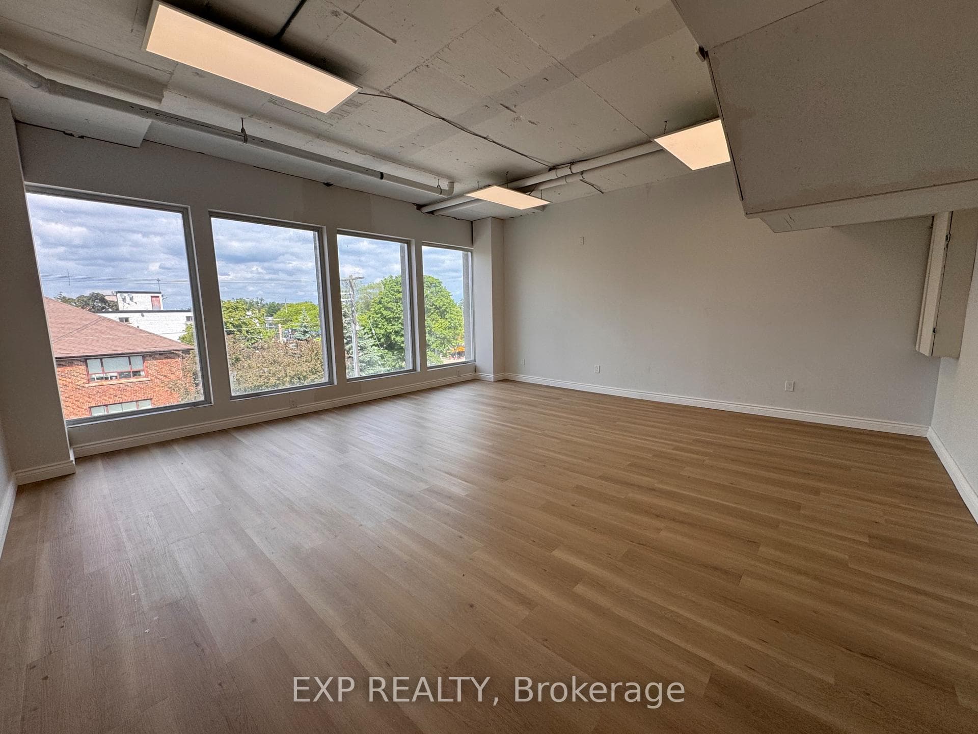 230 Lakeshore Road E 316, Mississauga, ON L5G 1G7, Mississauga — photo 1