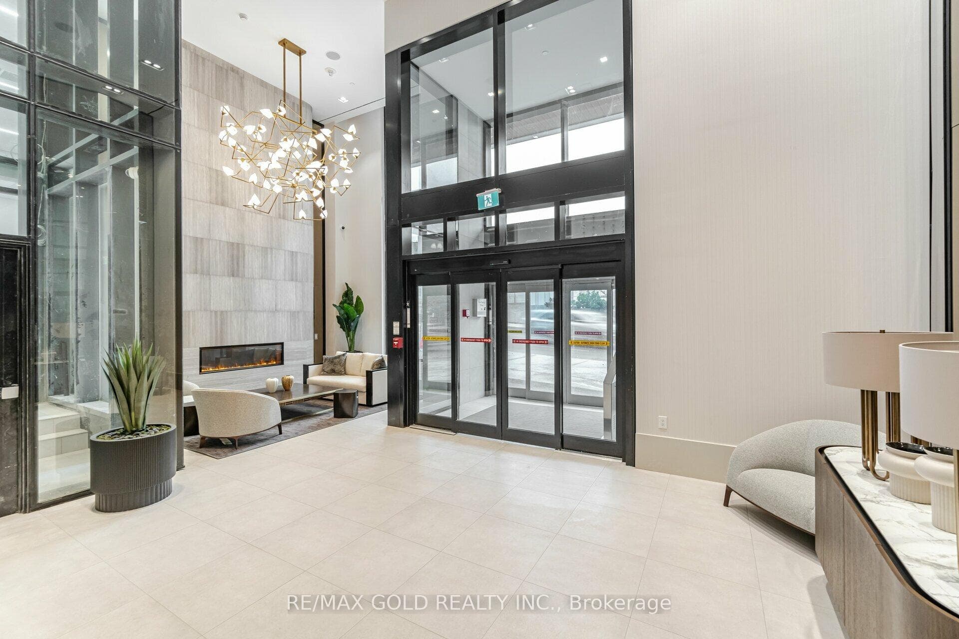 2020 Bathurst Street 216, Toronto, ON M5P 3L1, Toronto C03 — photo 1