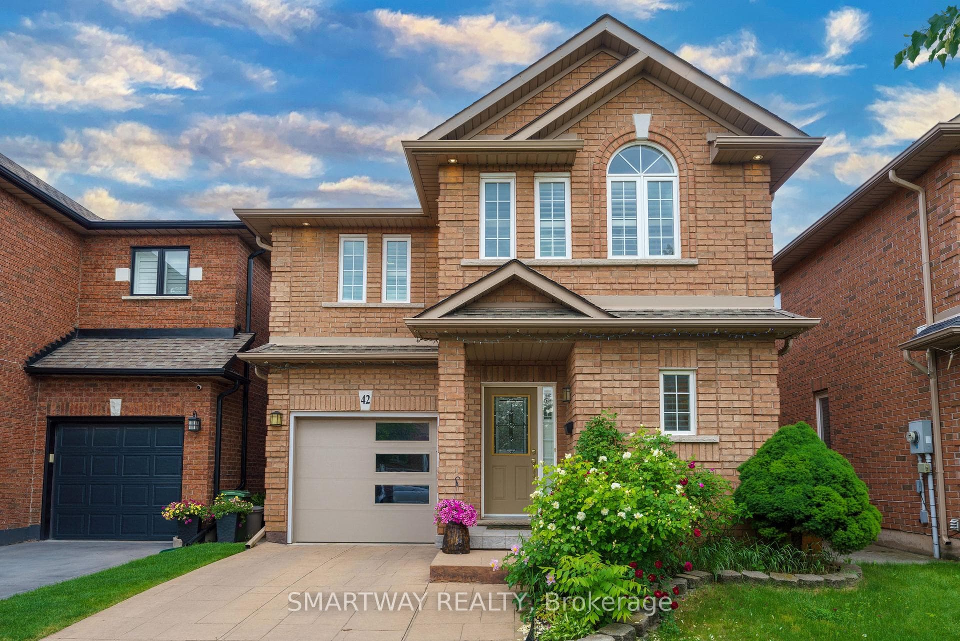 42 Peachwood Crescent, Hamilton, ON L8E 5Z8, Hamilton — photo 1